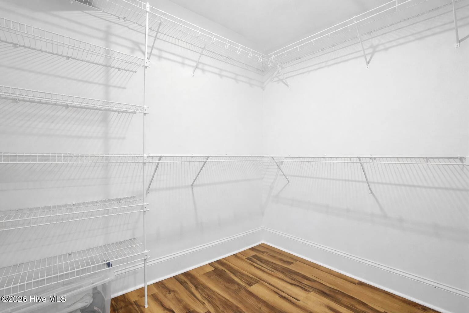 100563287 | Photo 55