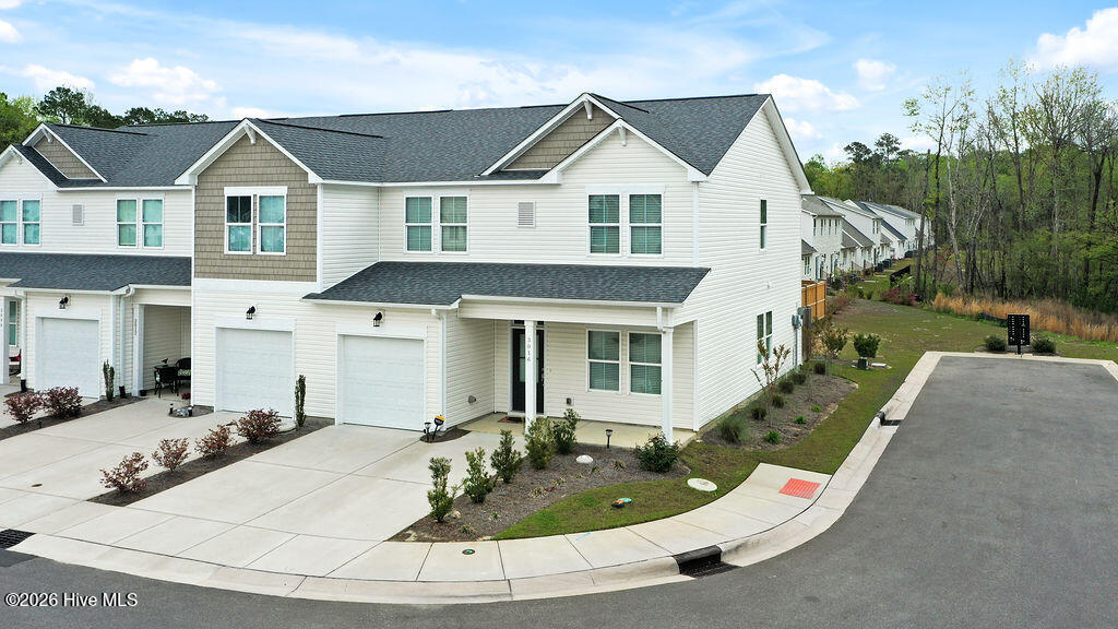 100565667 | Photo 38