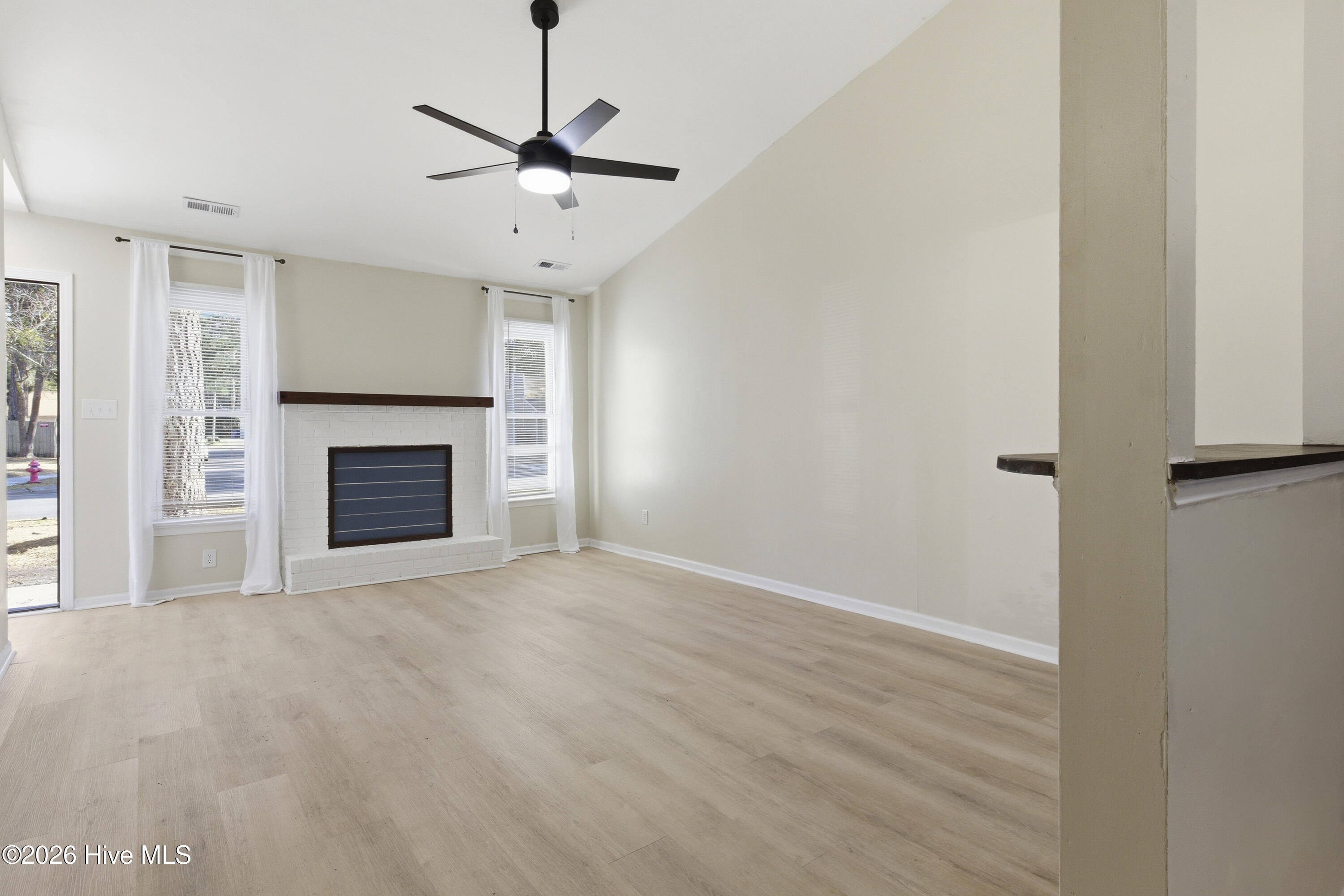 100551101 | Photo 10