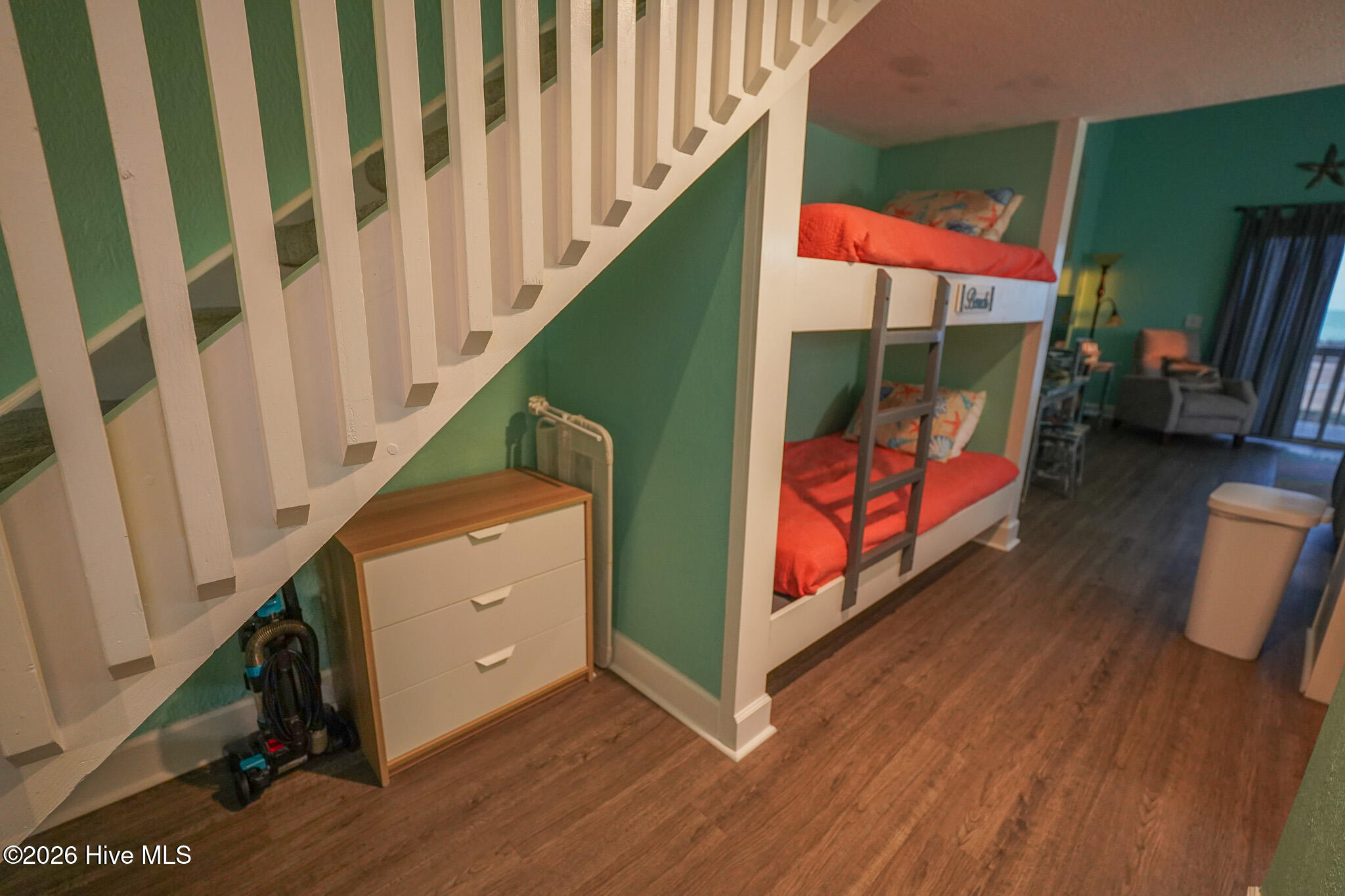 100548076 | Photo 13