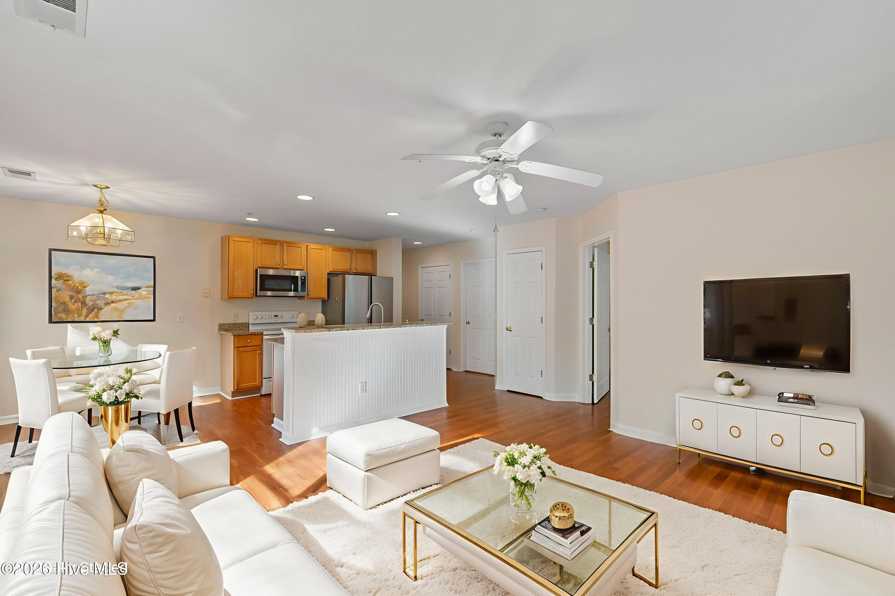 100550603 | Photo 23