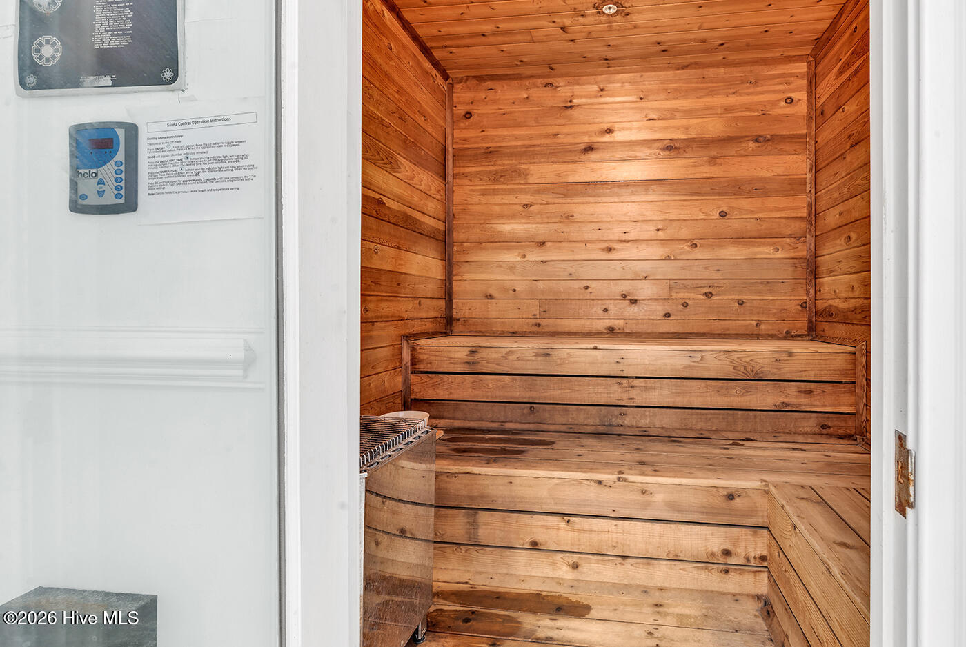 100566110 | Photo 52