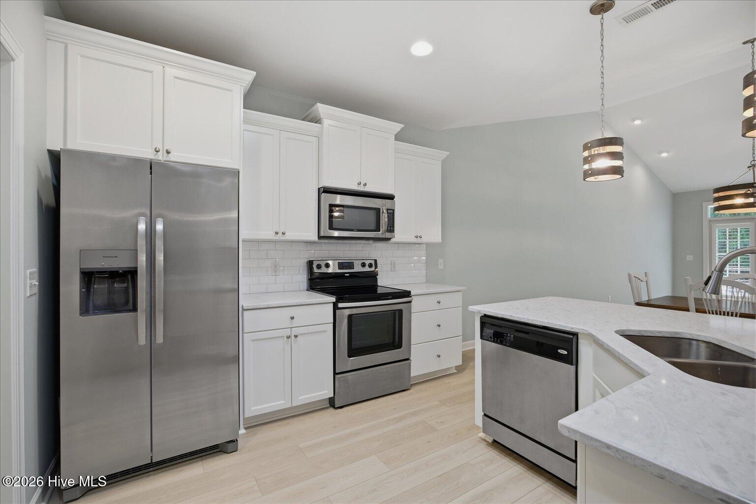 100568811 | Photo 10