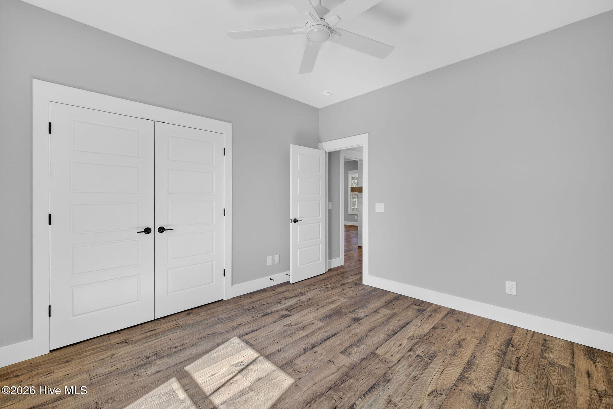 100560917 | Photo 28