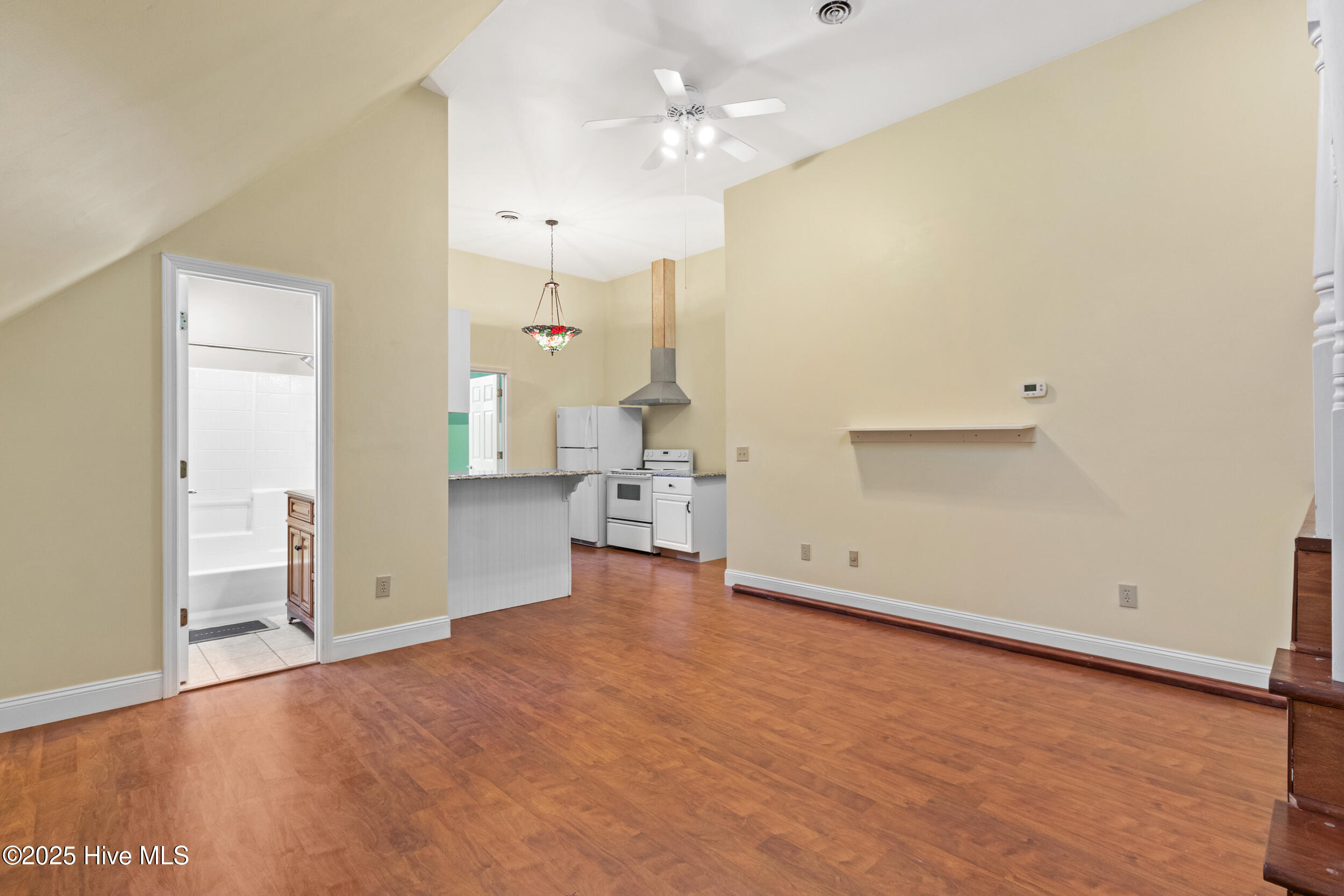 100531940 | Photo 54