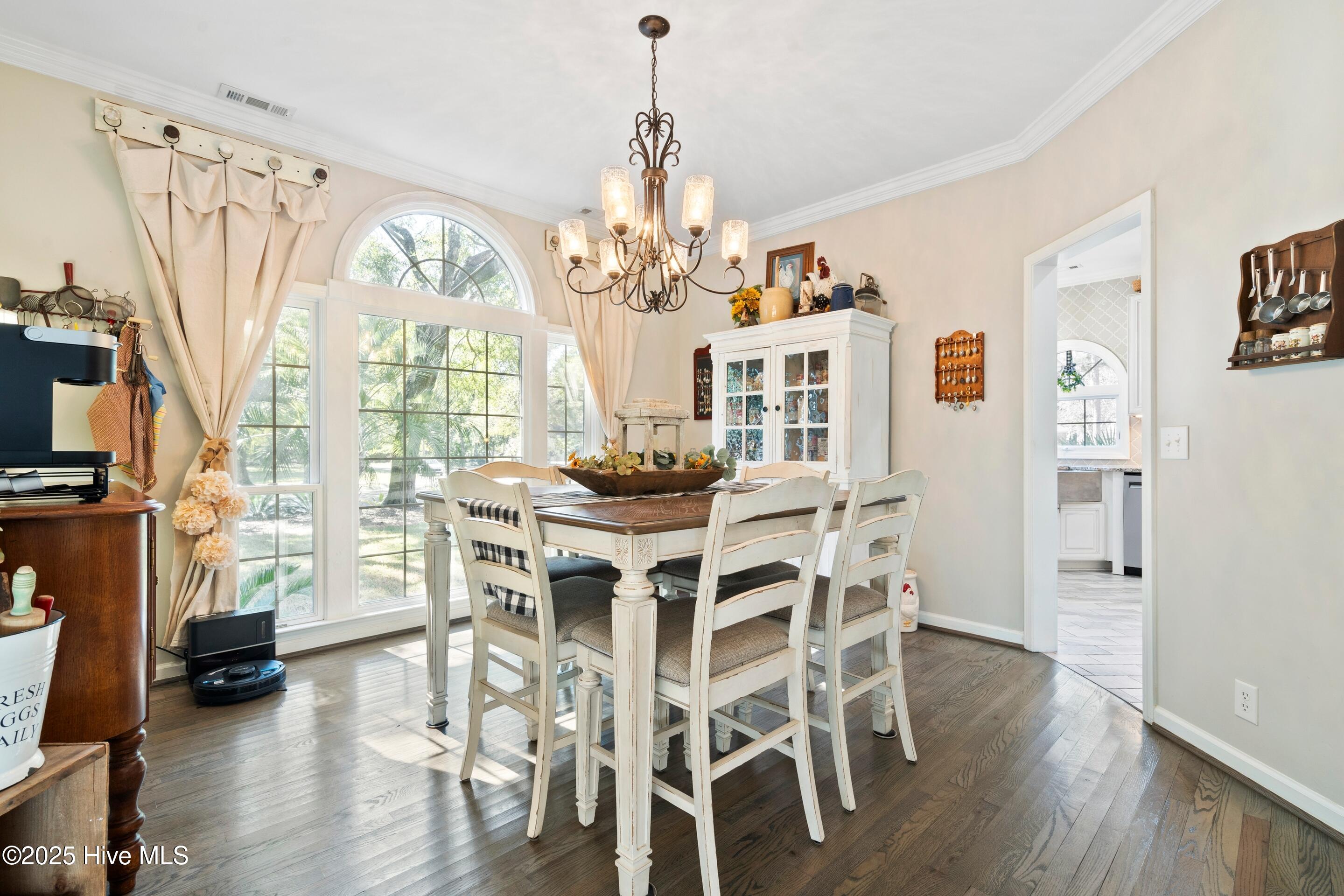 100538310 | Photo 24