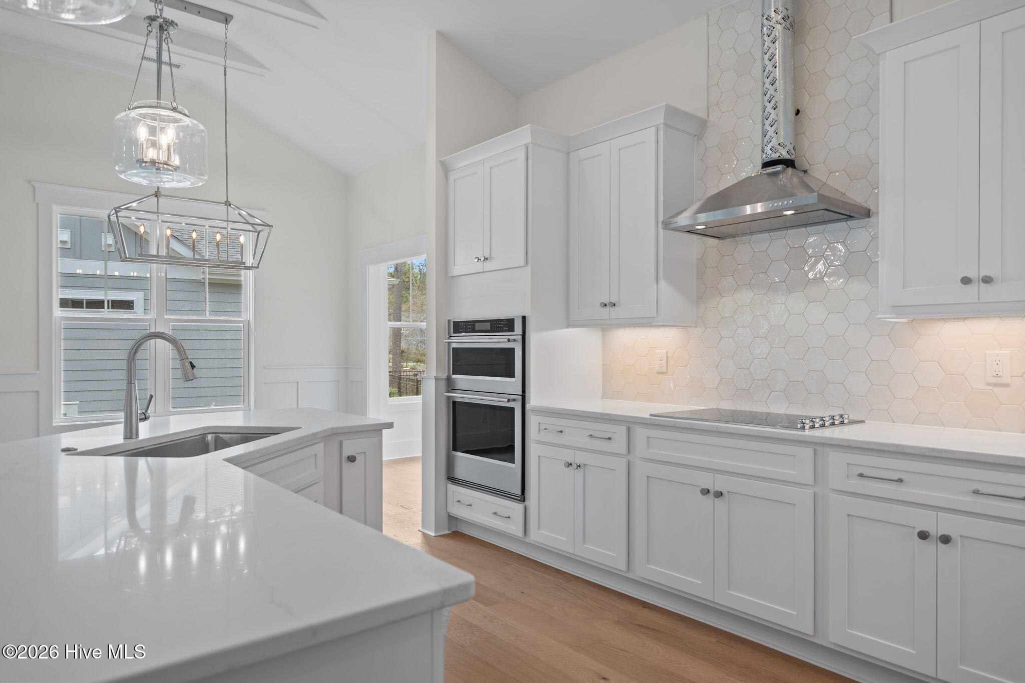 100564370 | Photo 16