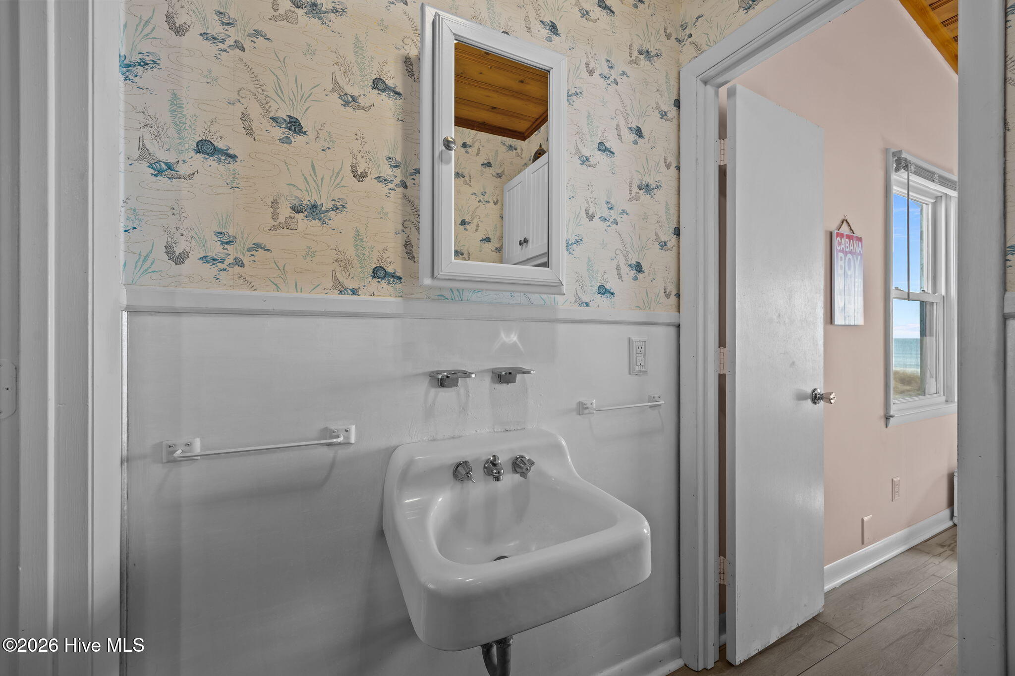 100550375 | Photo 39