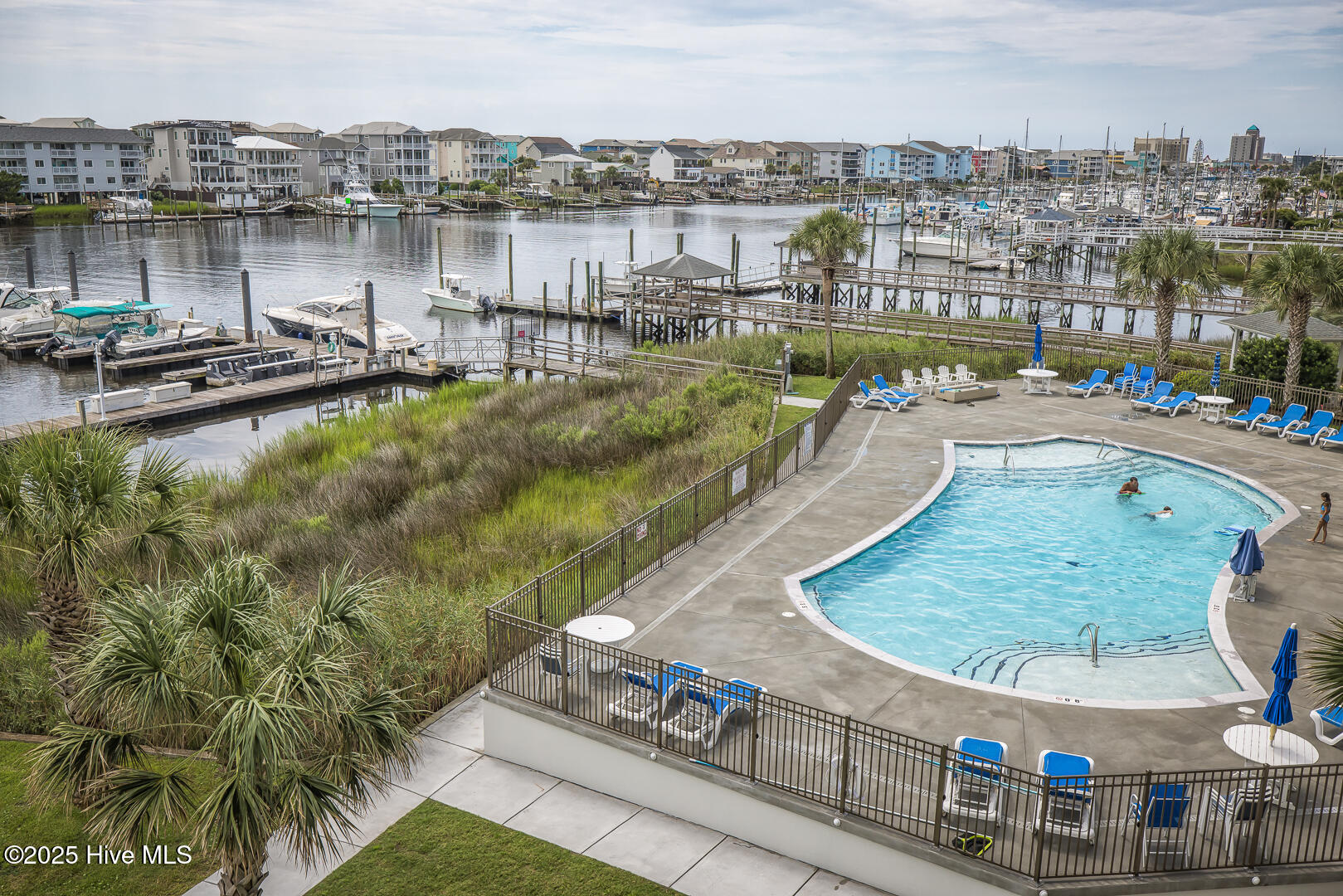 100521839 | Photo 18