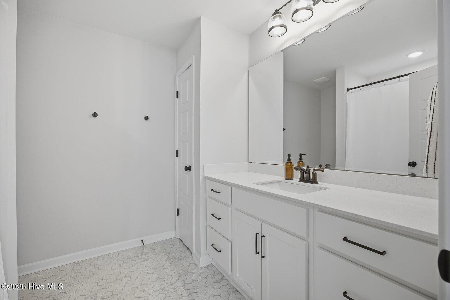 100565820 | Photo 30