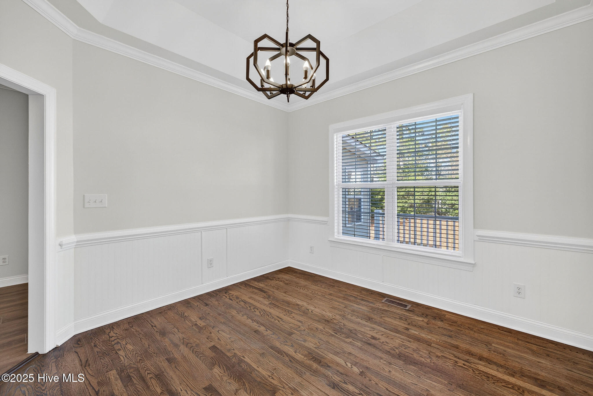 100544909 | Photo 12