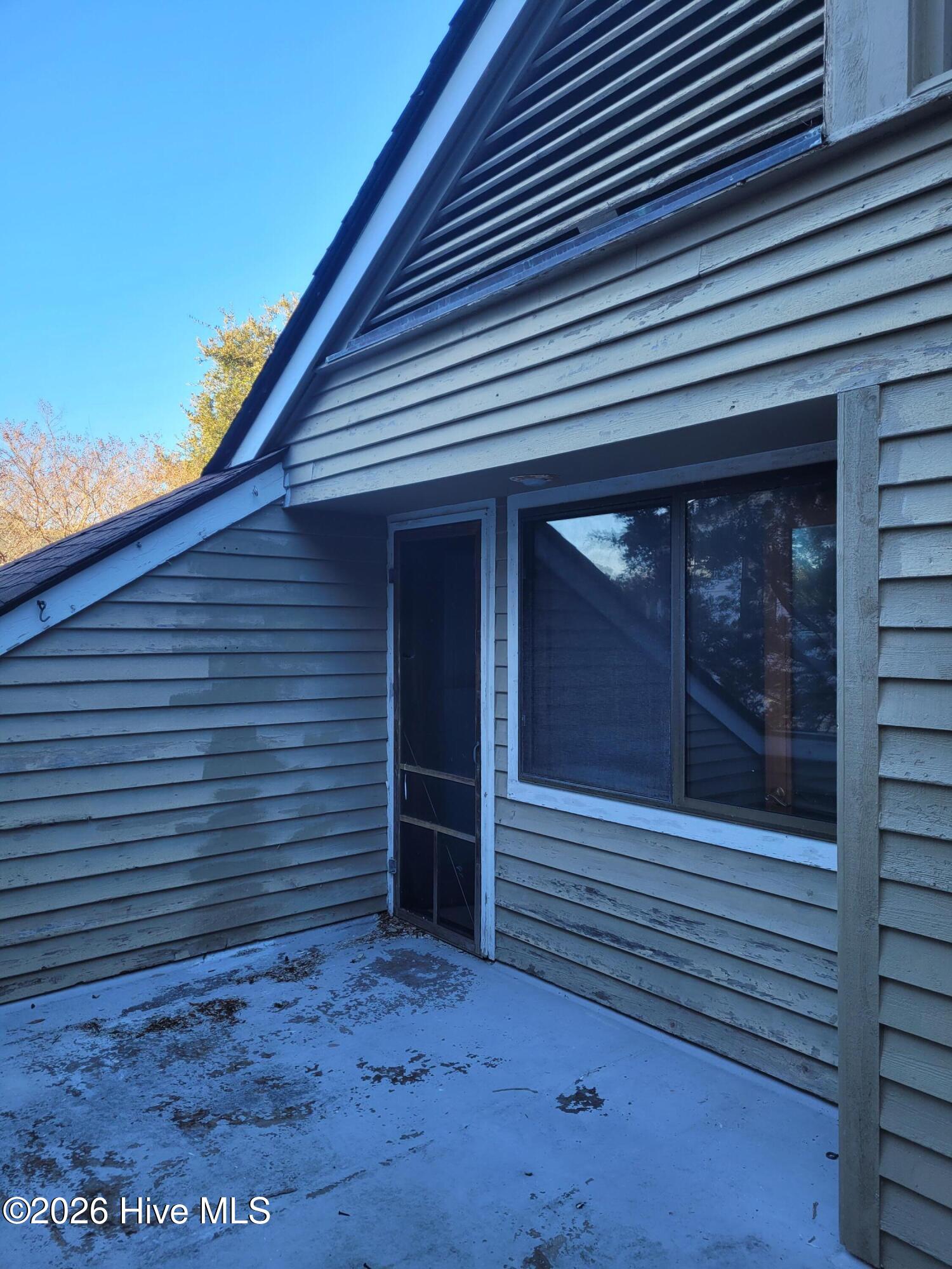 100549225 | Photo 18