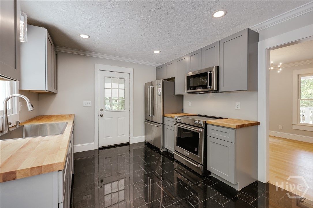 155 Hunters Pointe Drive