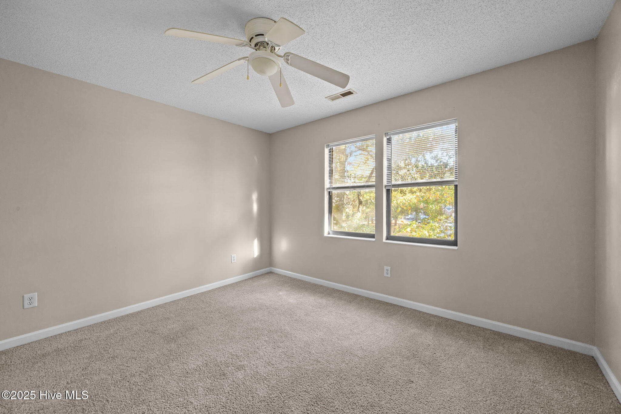 100543973 | Photo 18