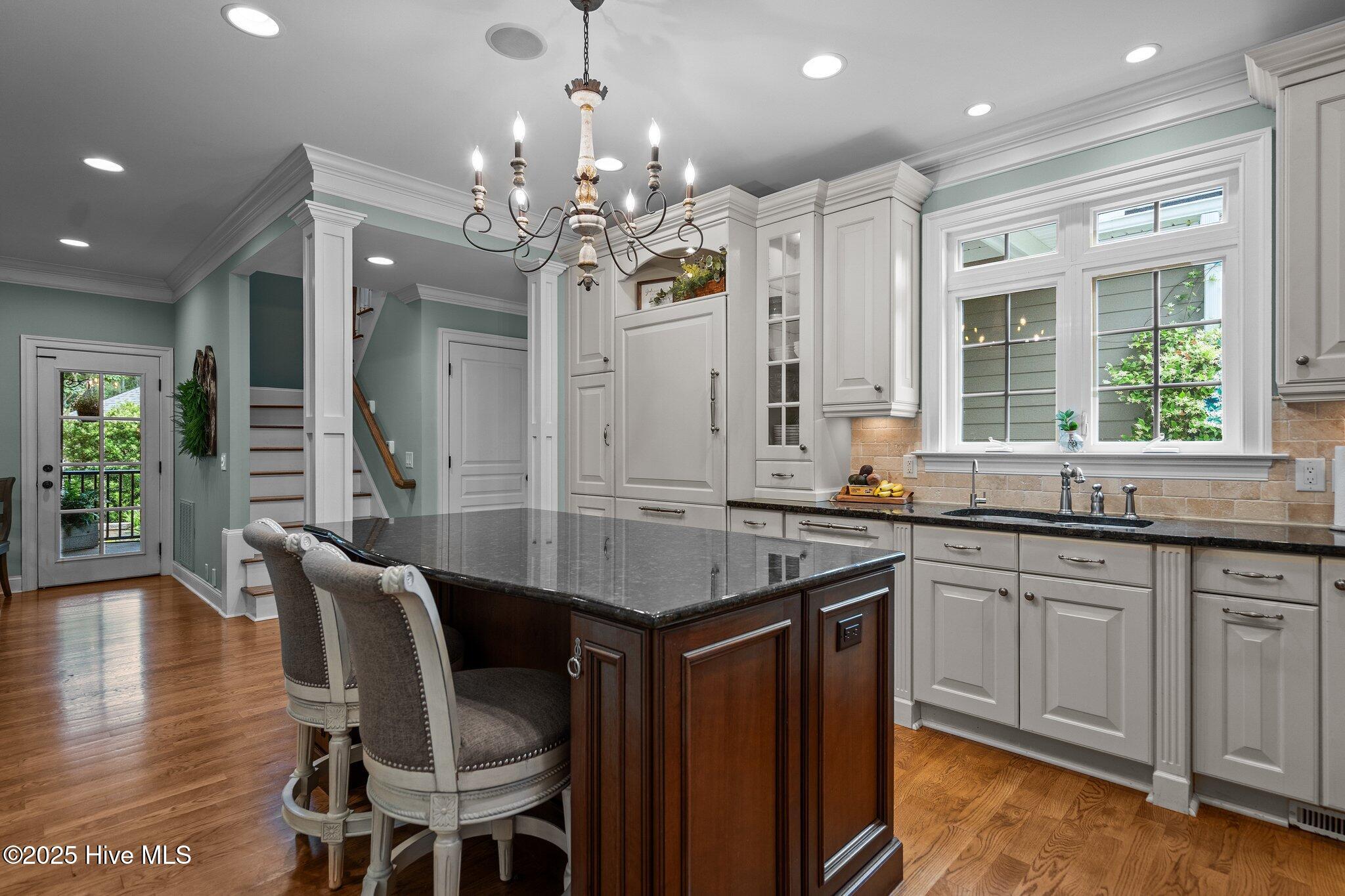 100565962 | Photo 51