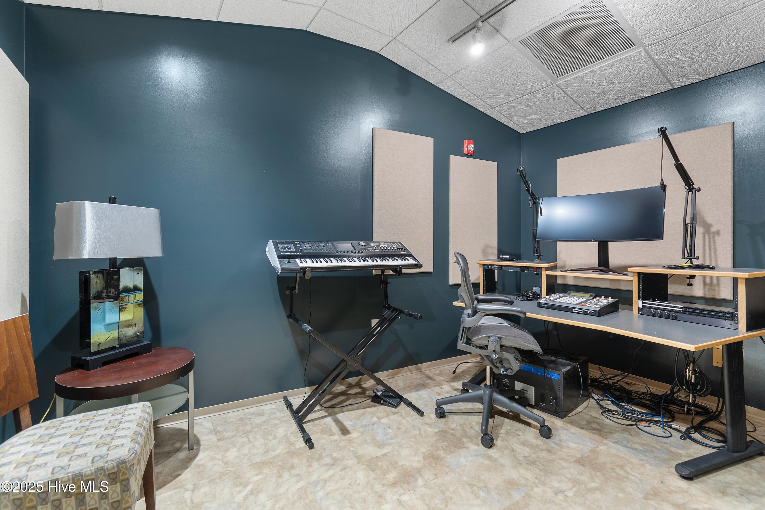 100491717 | Photo 84