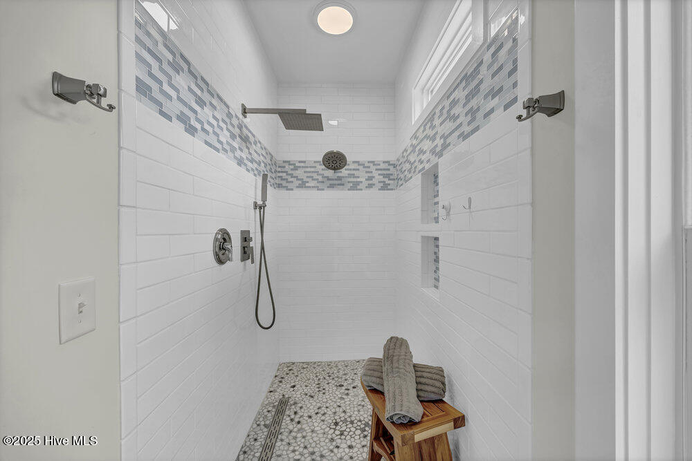 100542782 | Photo 29