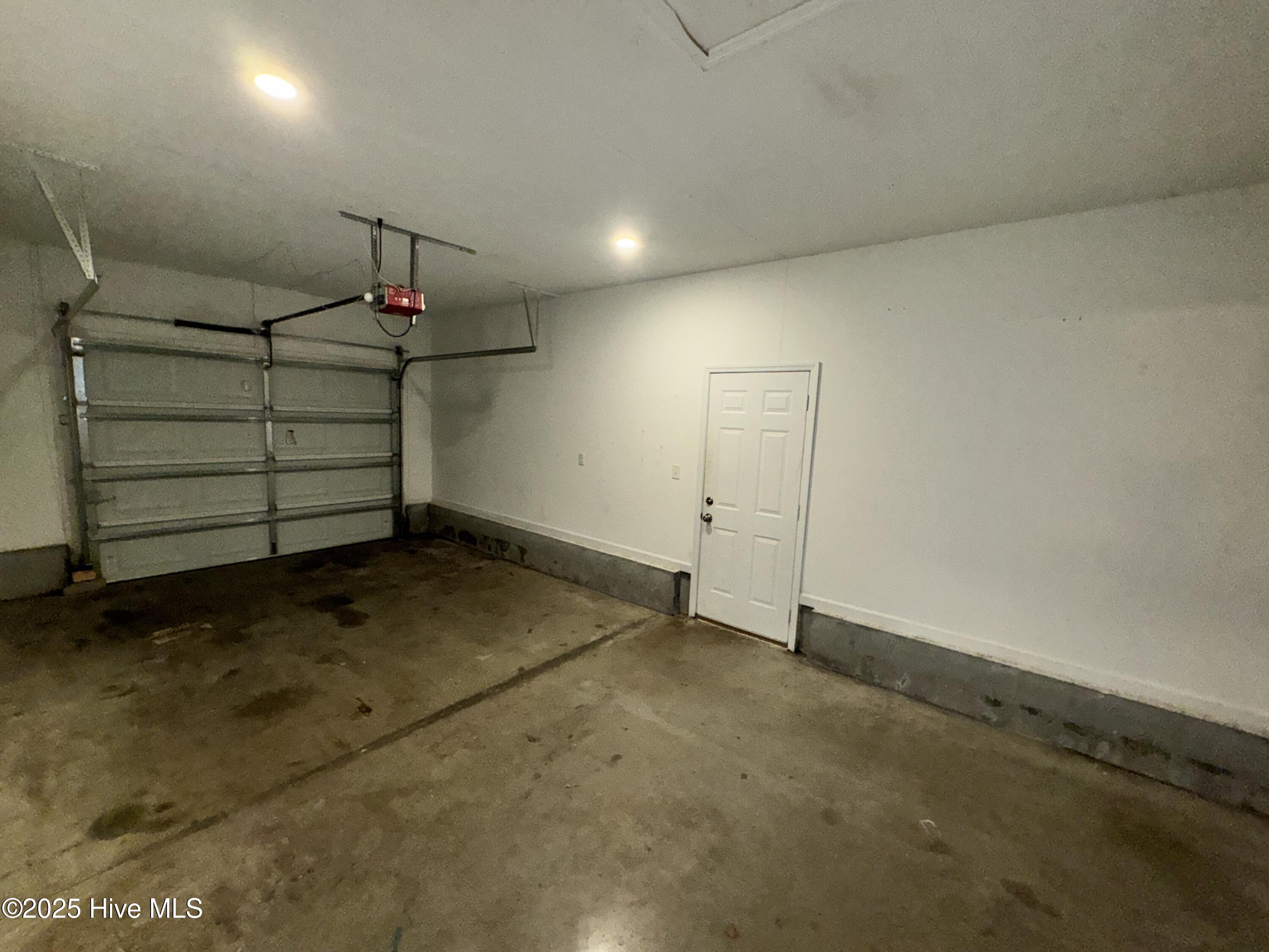 100566891 | Photo 15