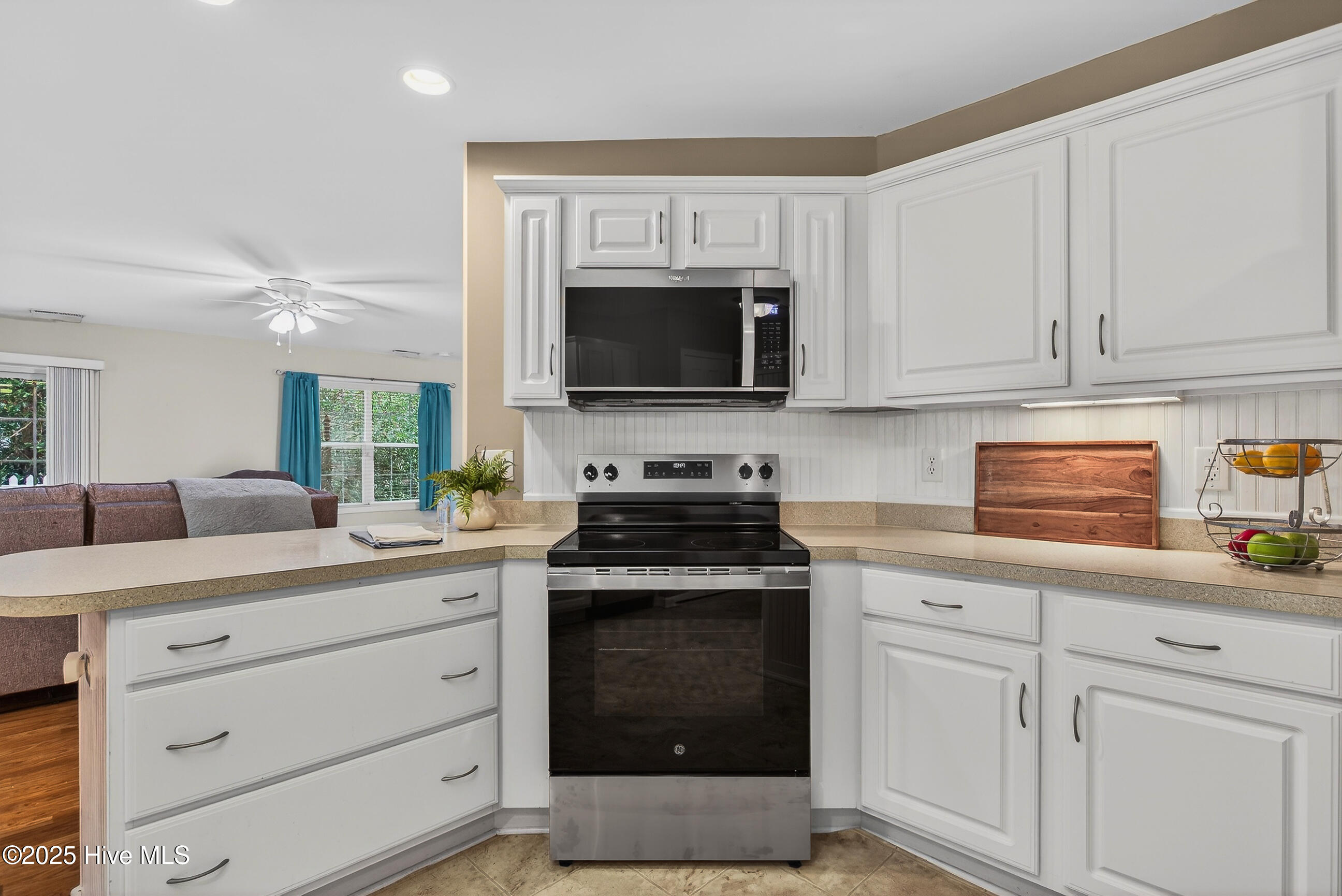 100546010 | Photo 16