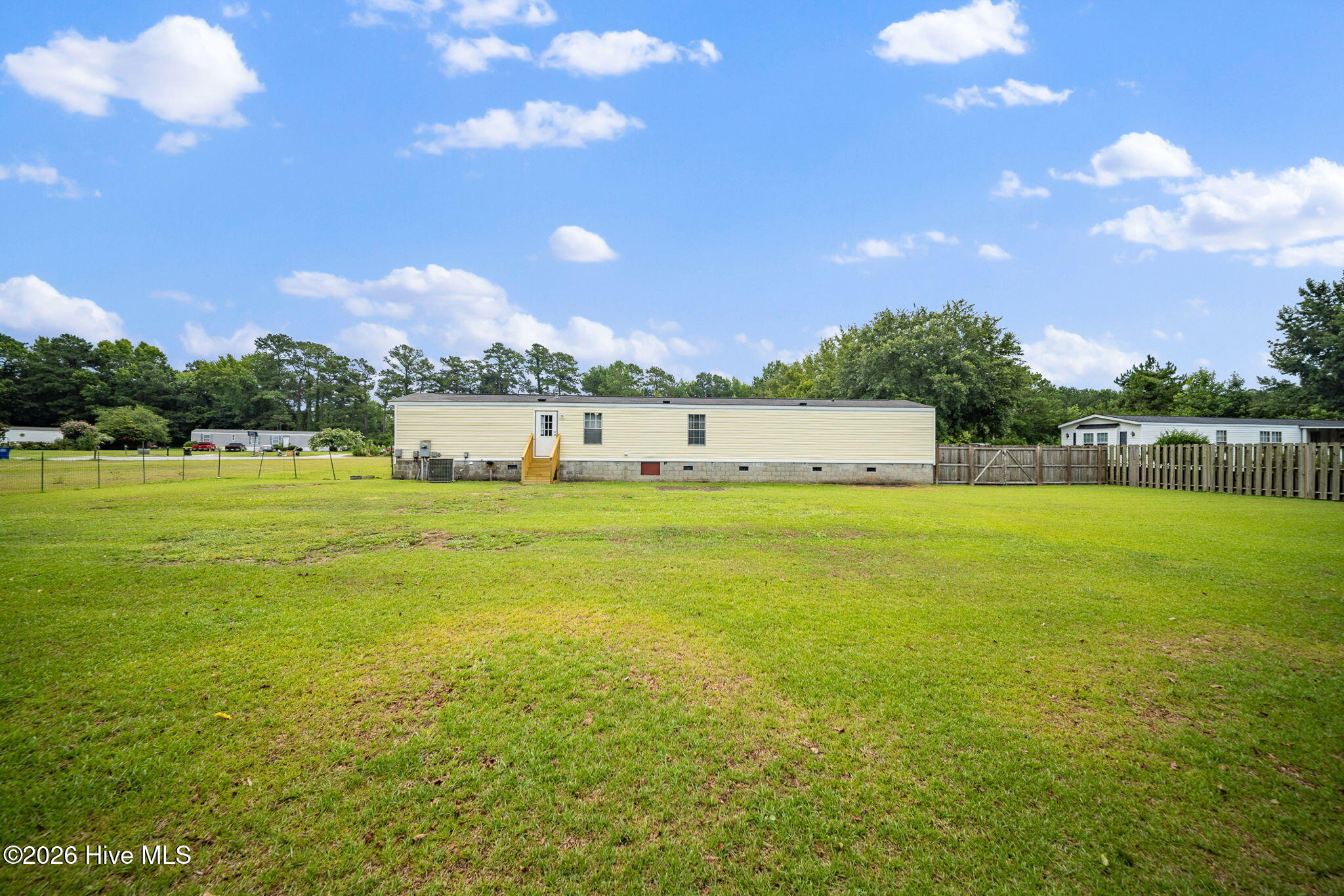 100590716 | Photo 25