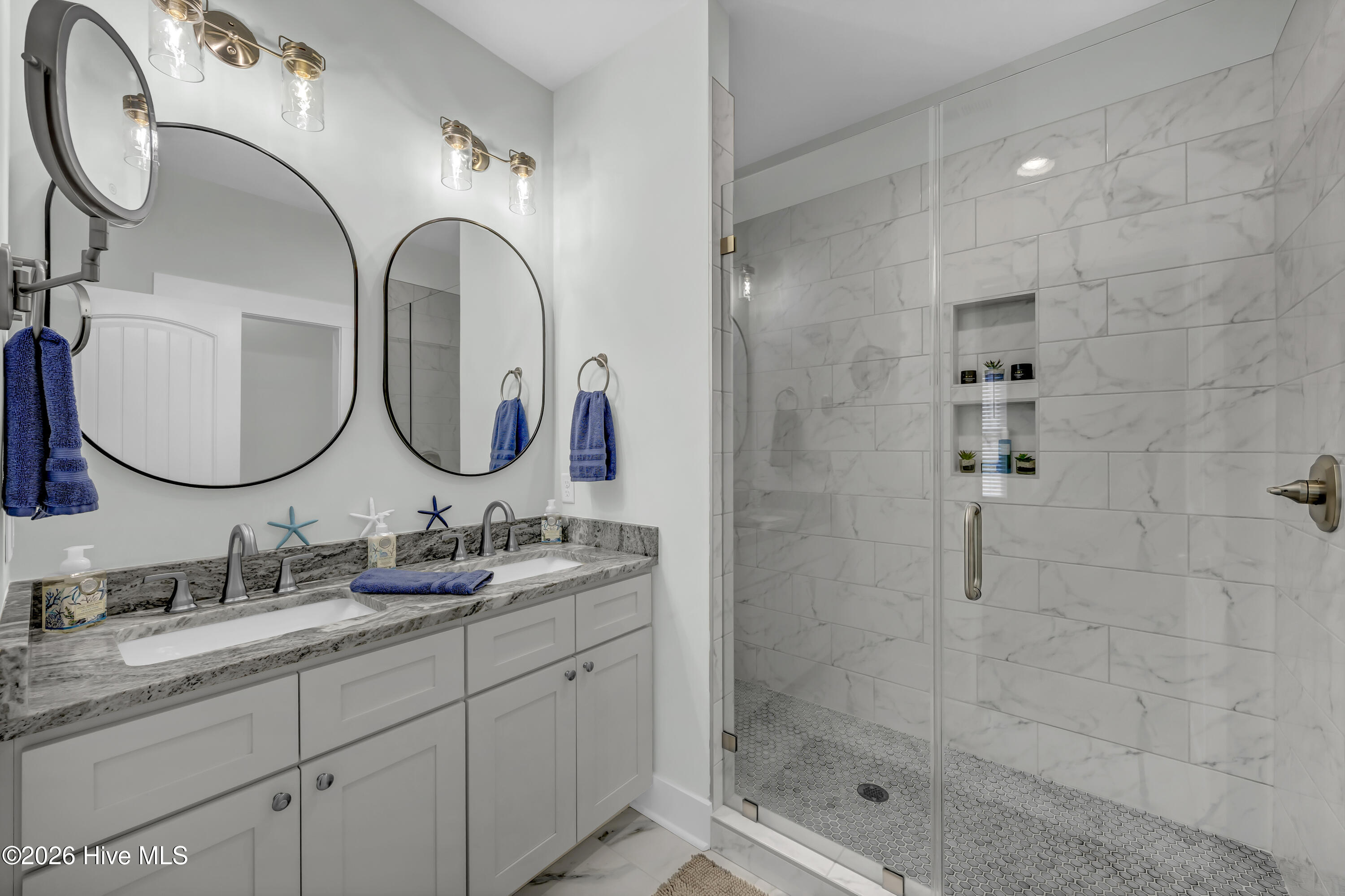 100555875 | Photo 14