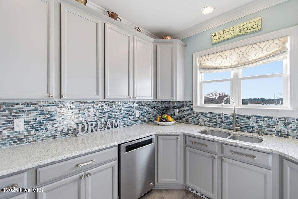 100542362 | Photo 32