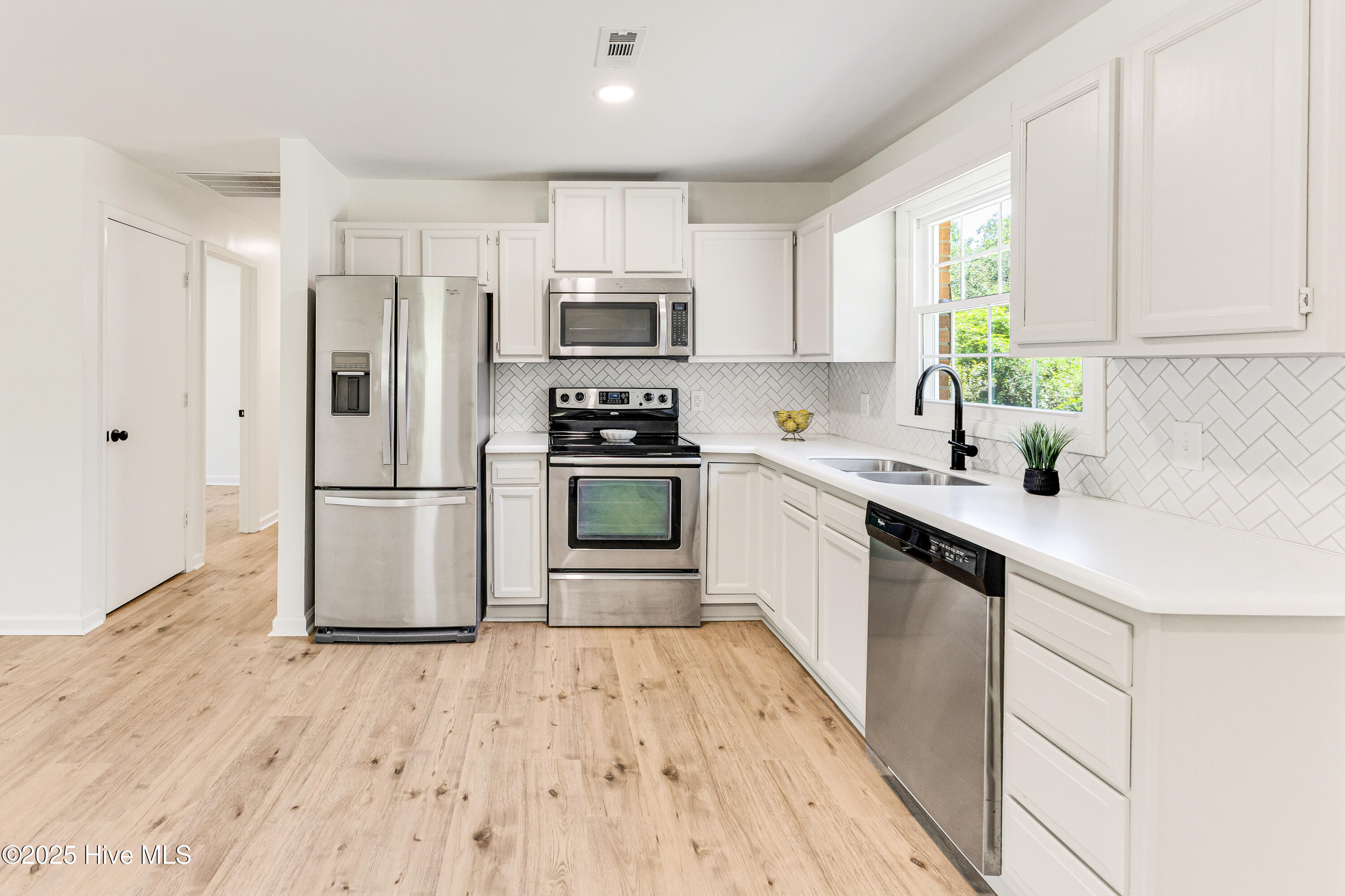 100509381 | Photo 17