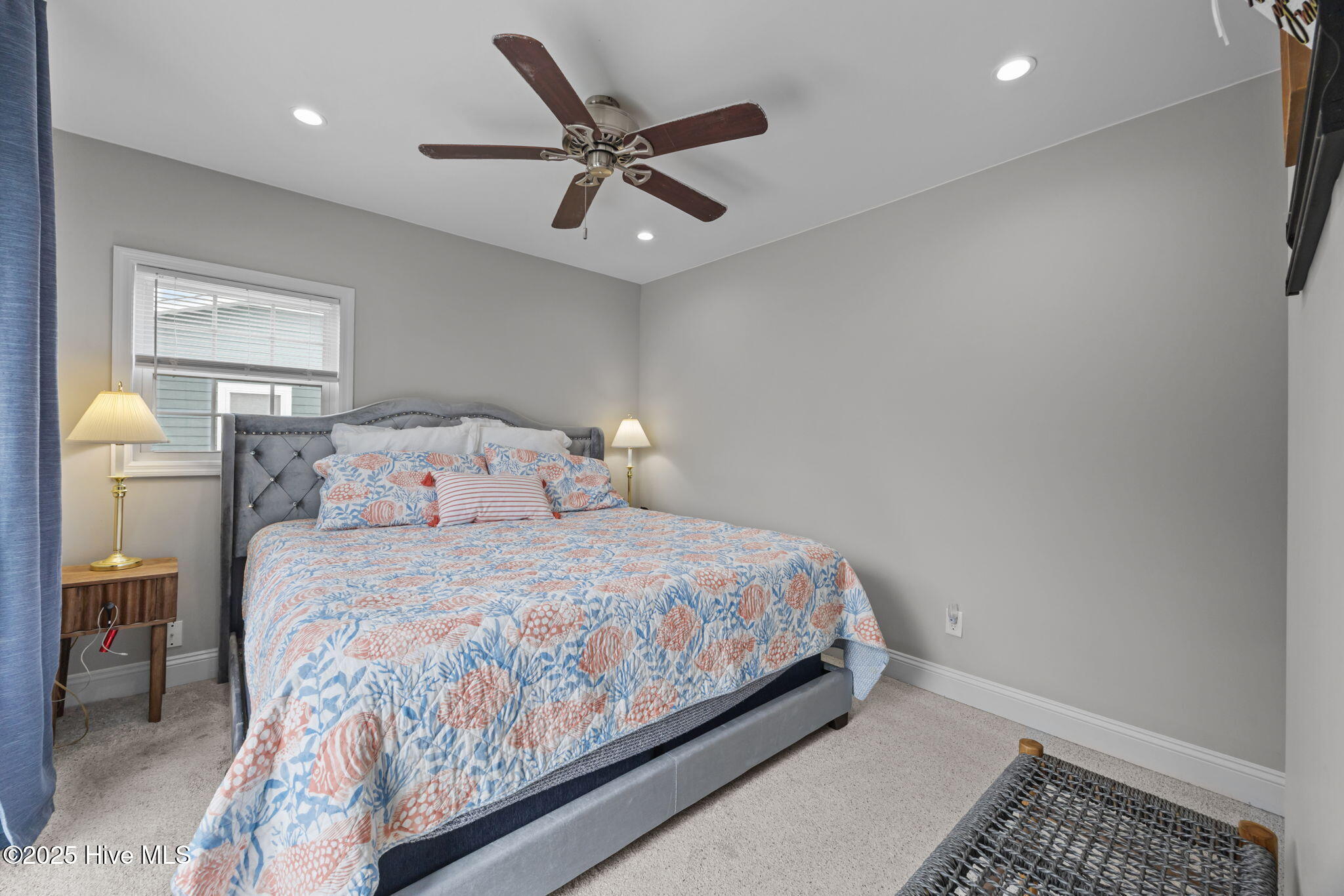 100530225 | Photo 27