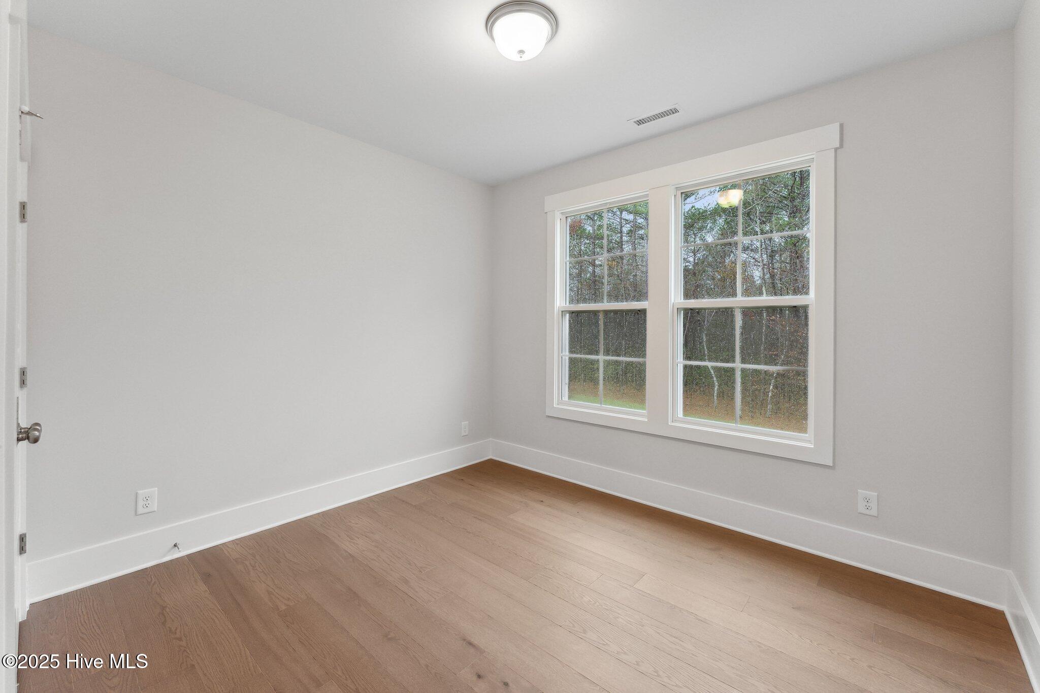 100549353 | Photo 19