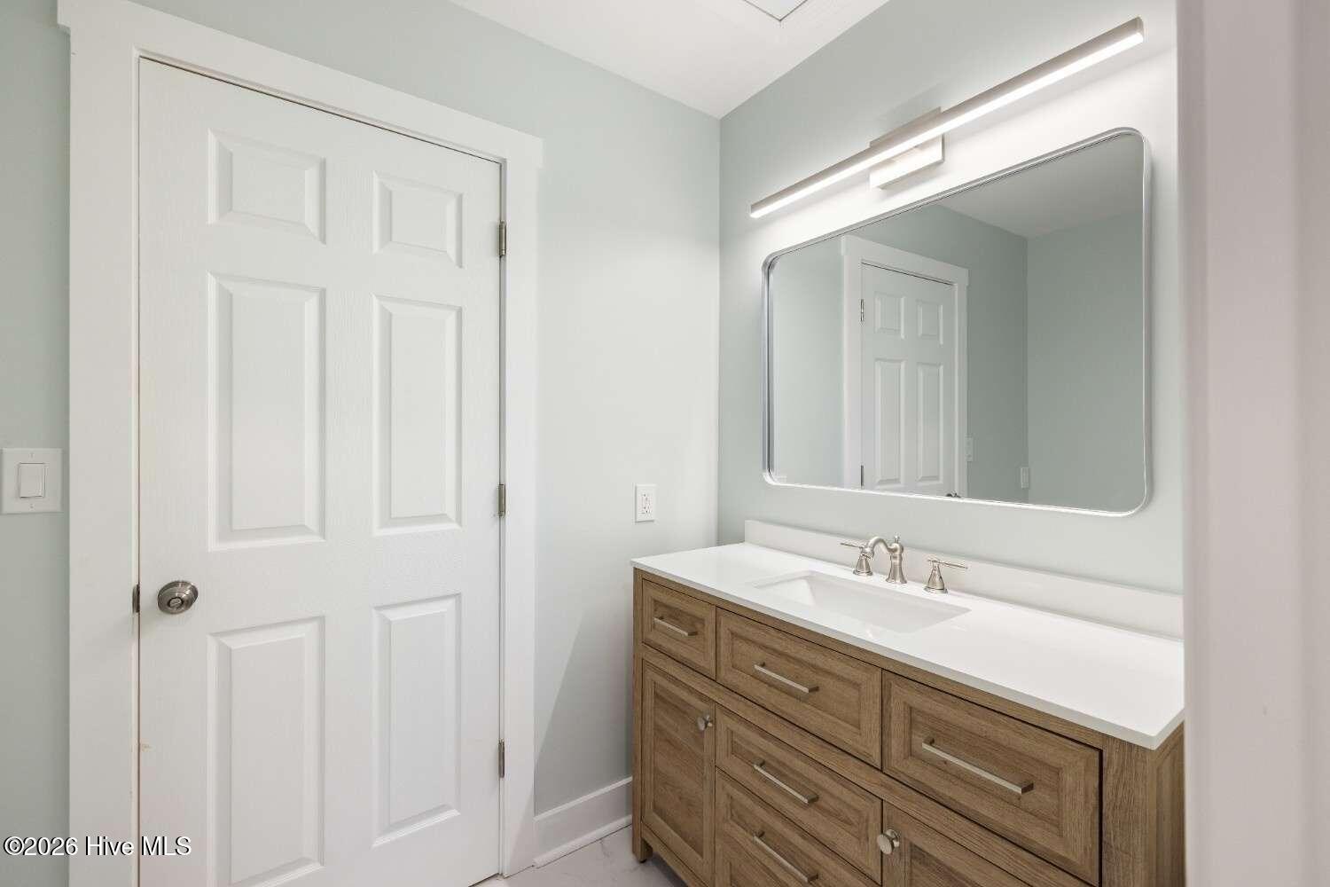 100549335 | Photo 24