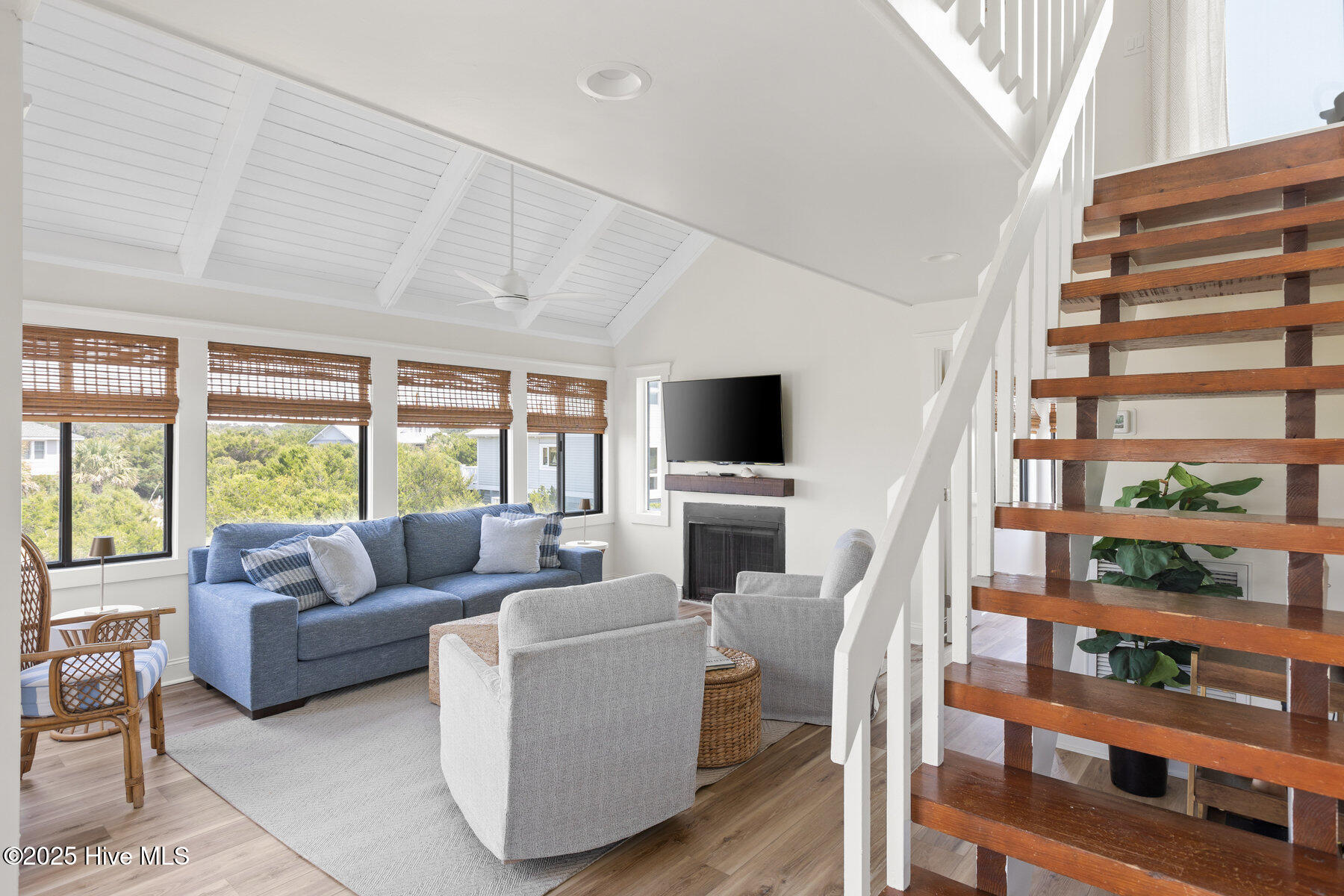 100540785 | Photo 32