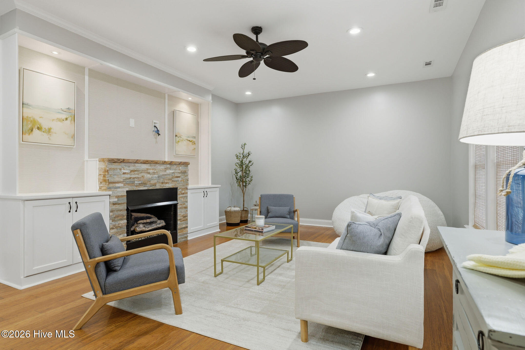 100565537 | Photo 52