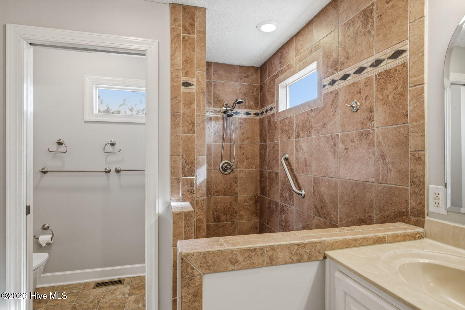 100559475 | Photo 19