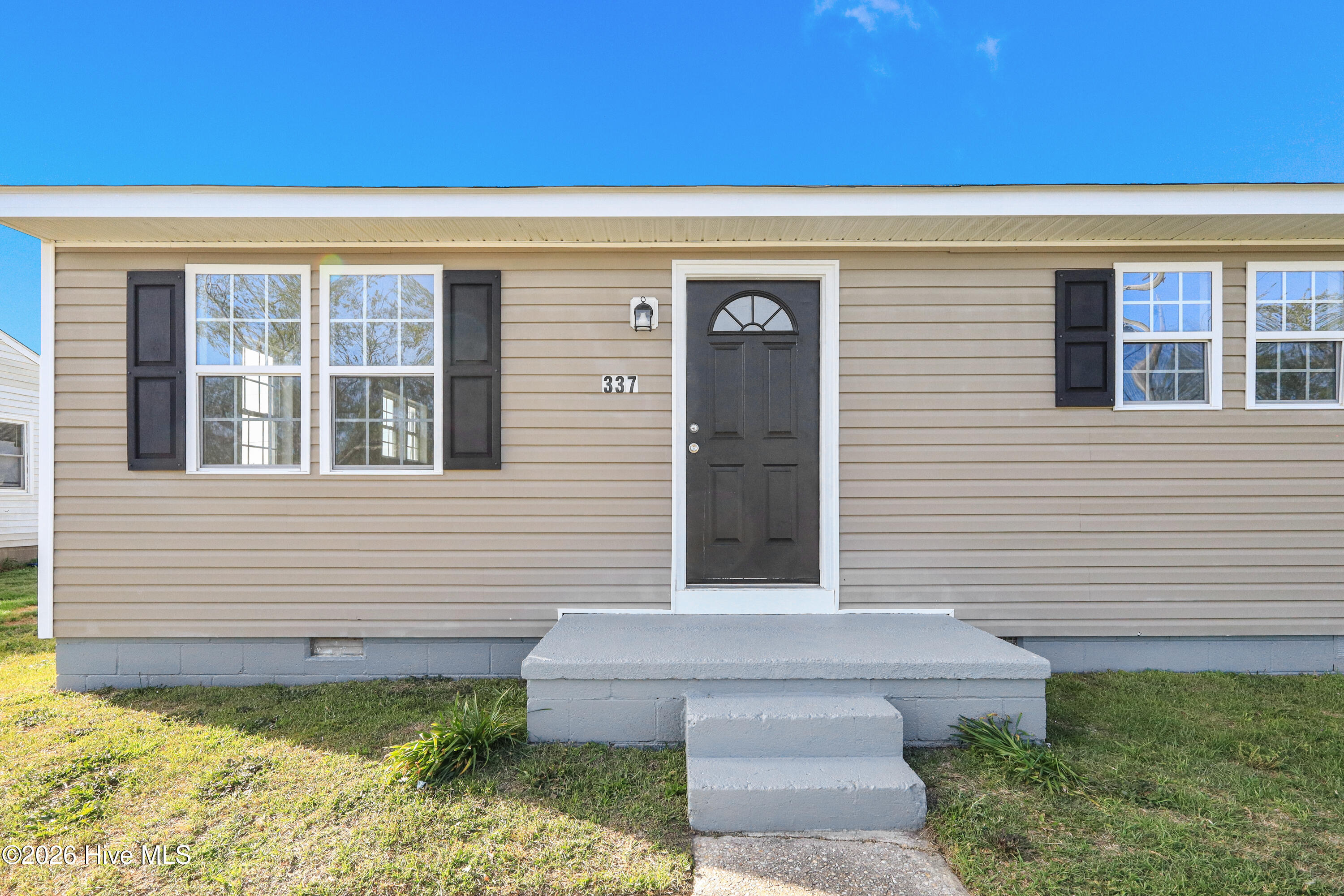 100563835 | Photo 22