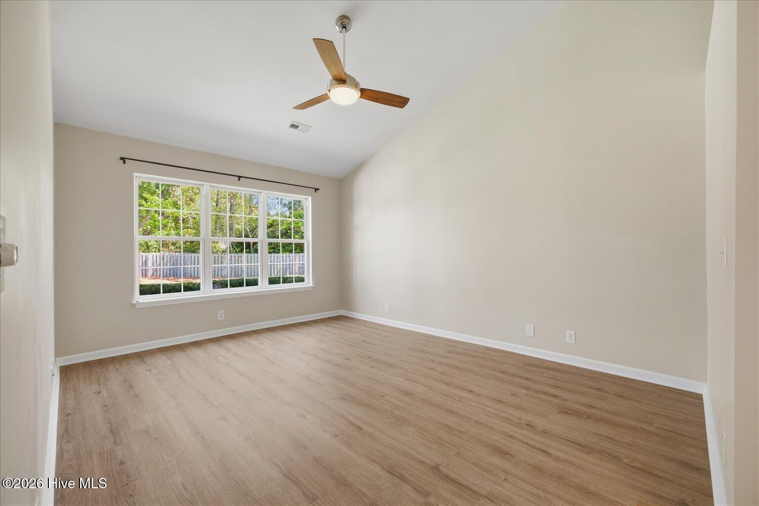 100564069 | Photo 23