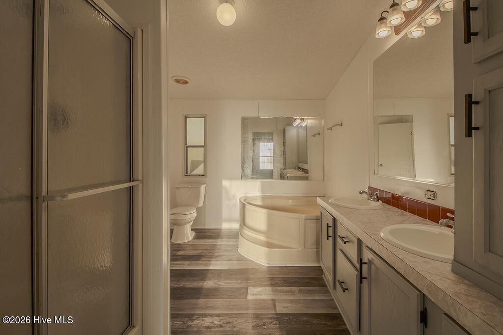 100560483 | Photo 29