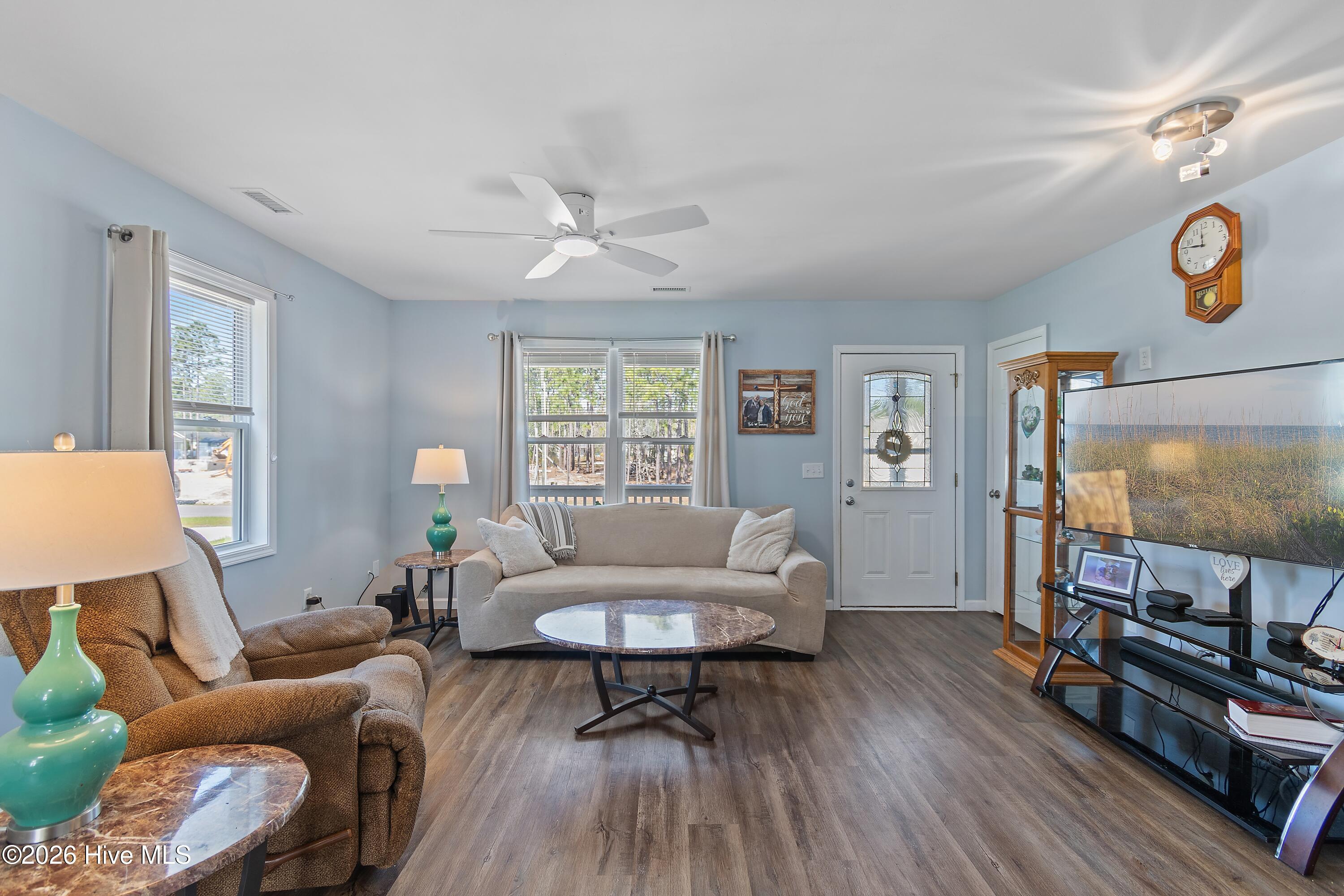 100561702 | Photo 10