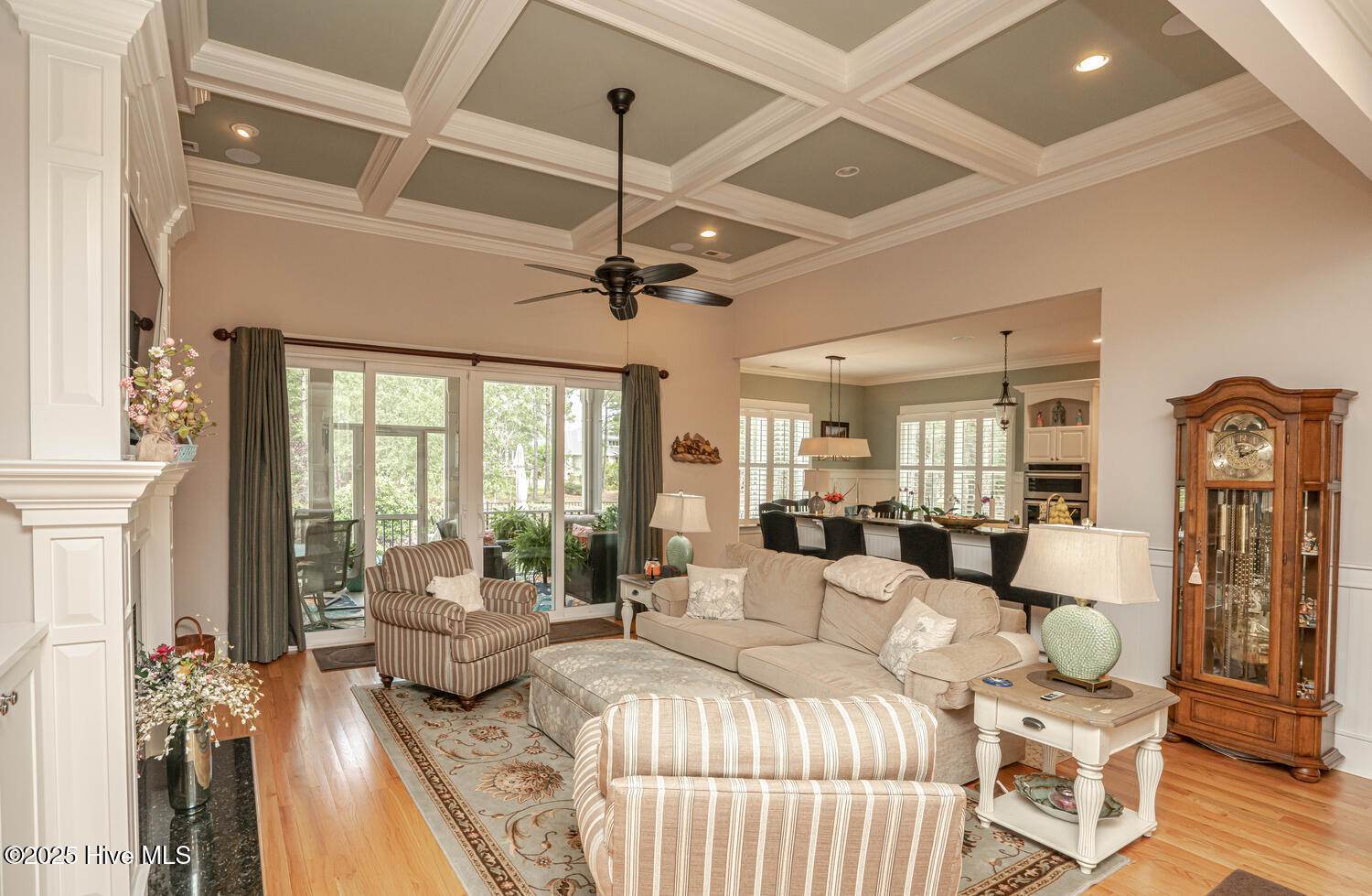 100566478 | Photo 18