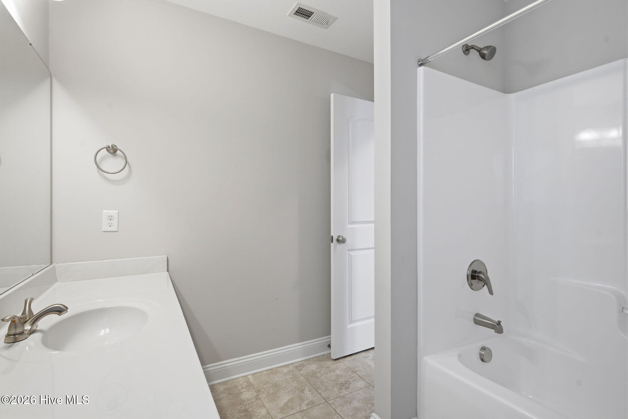 100584282 | Photo 32