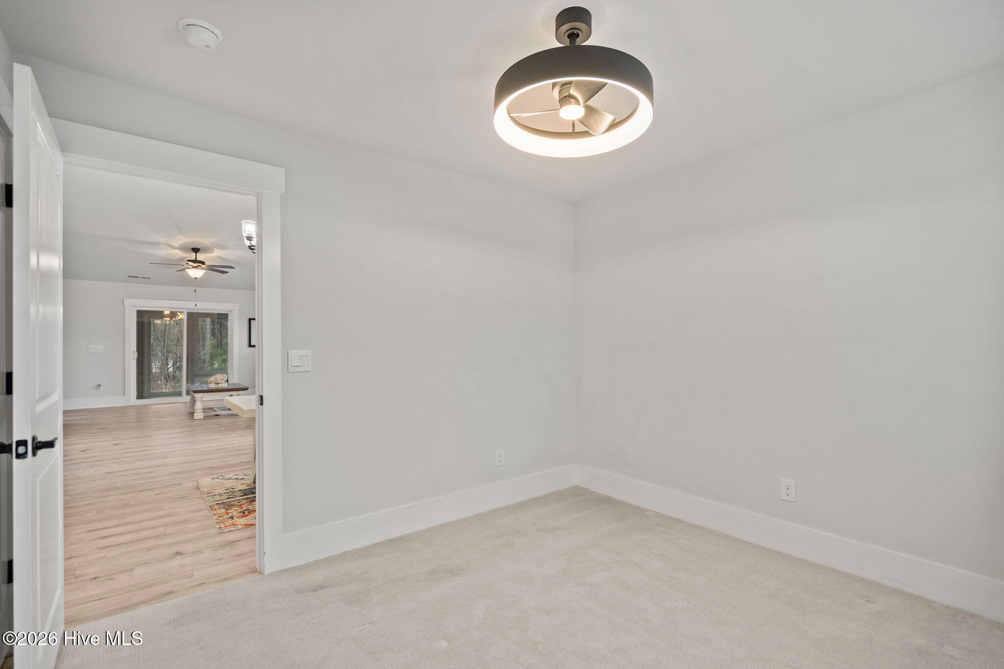 100558026 | Photo 45