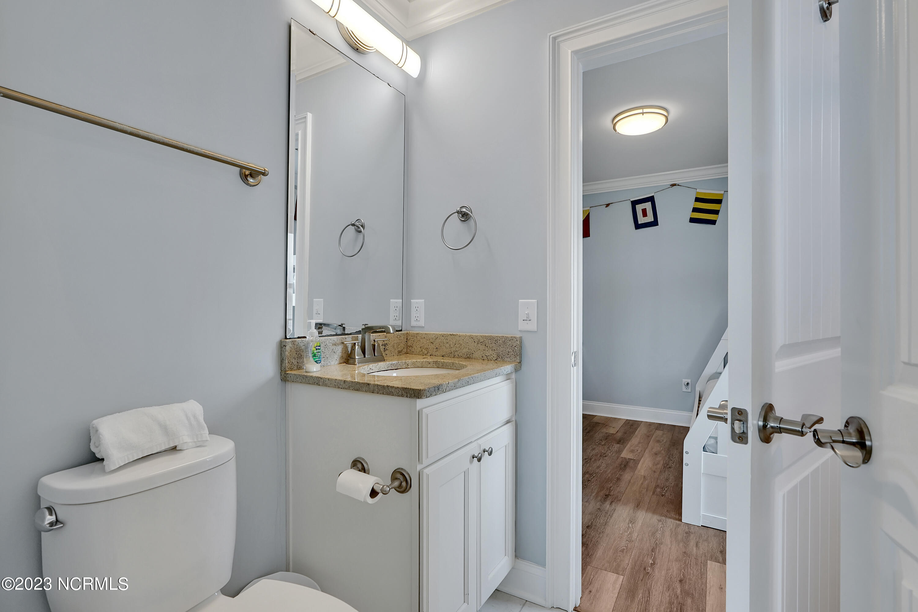 100558730 | Photo 51