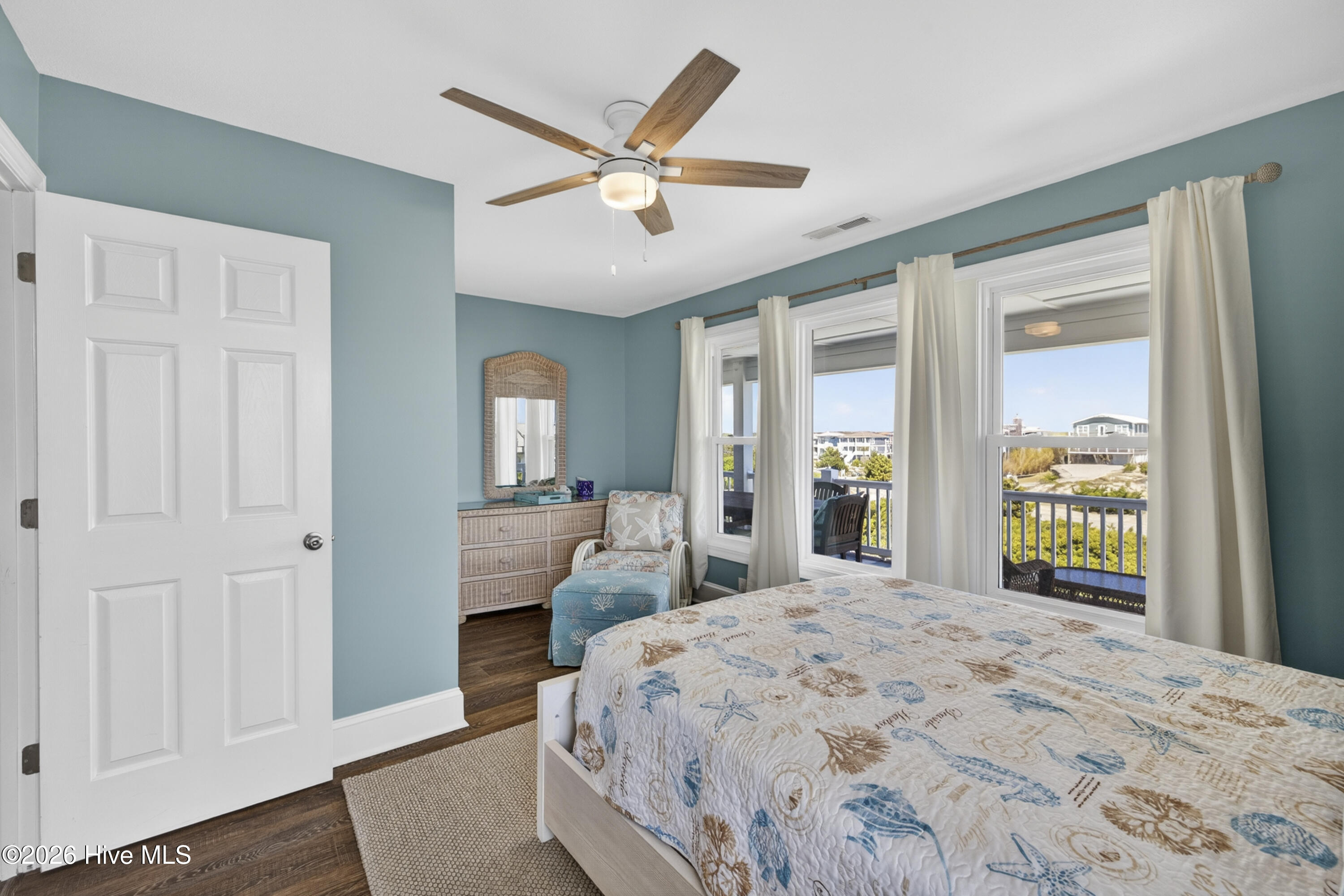 100568247 | Photo 23