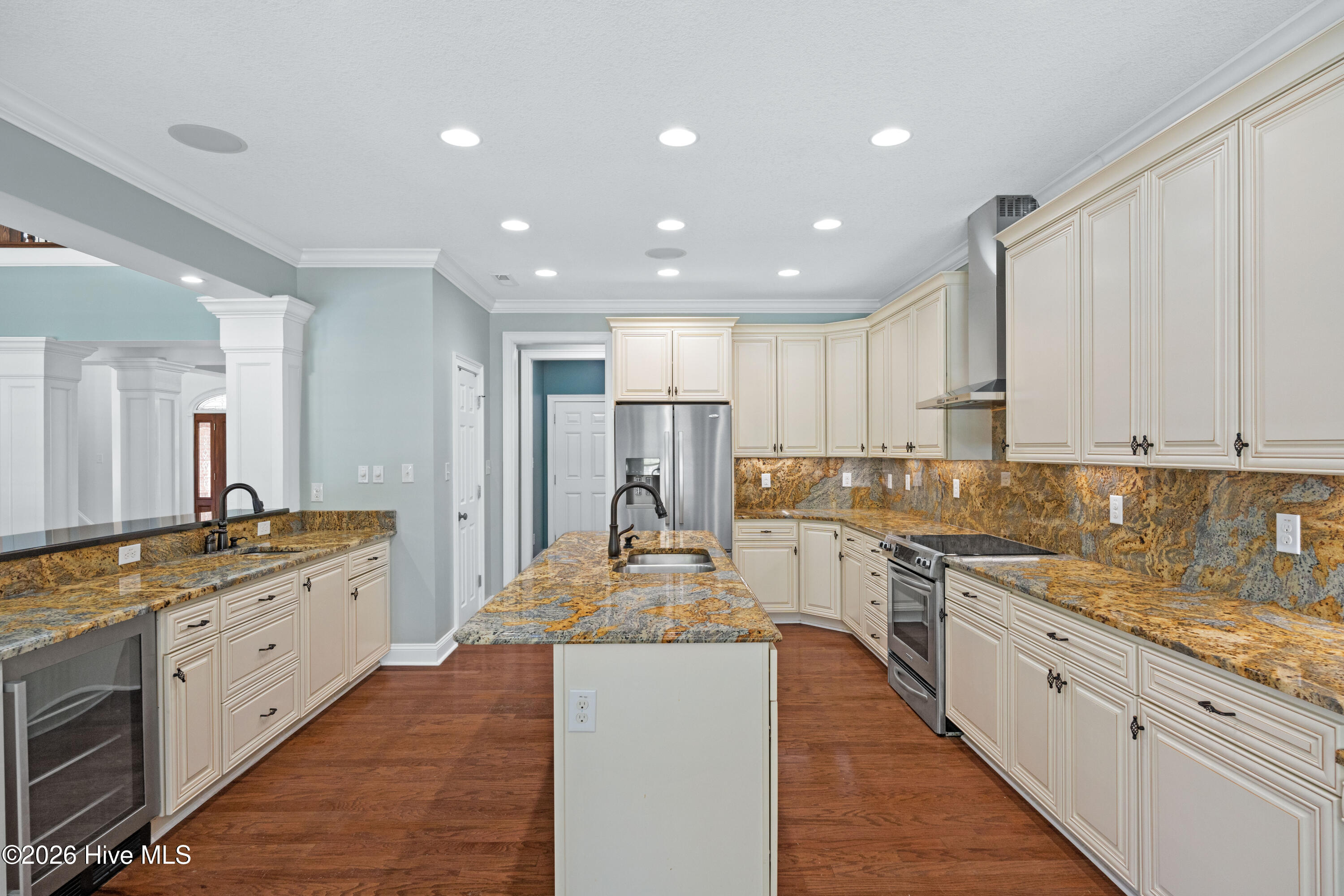 100565289 | Photo 19