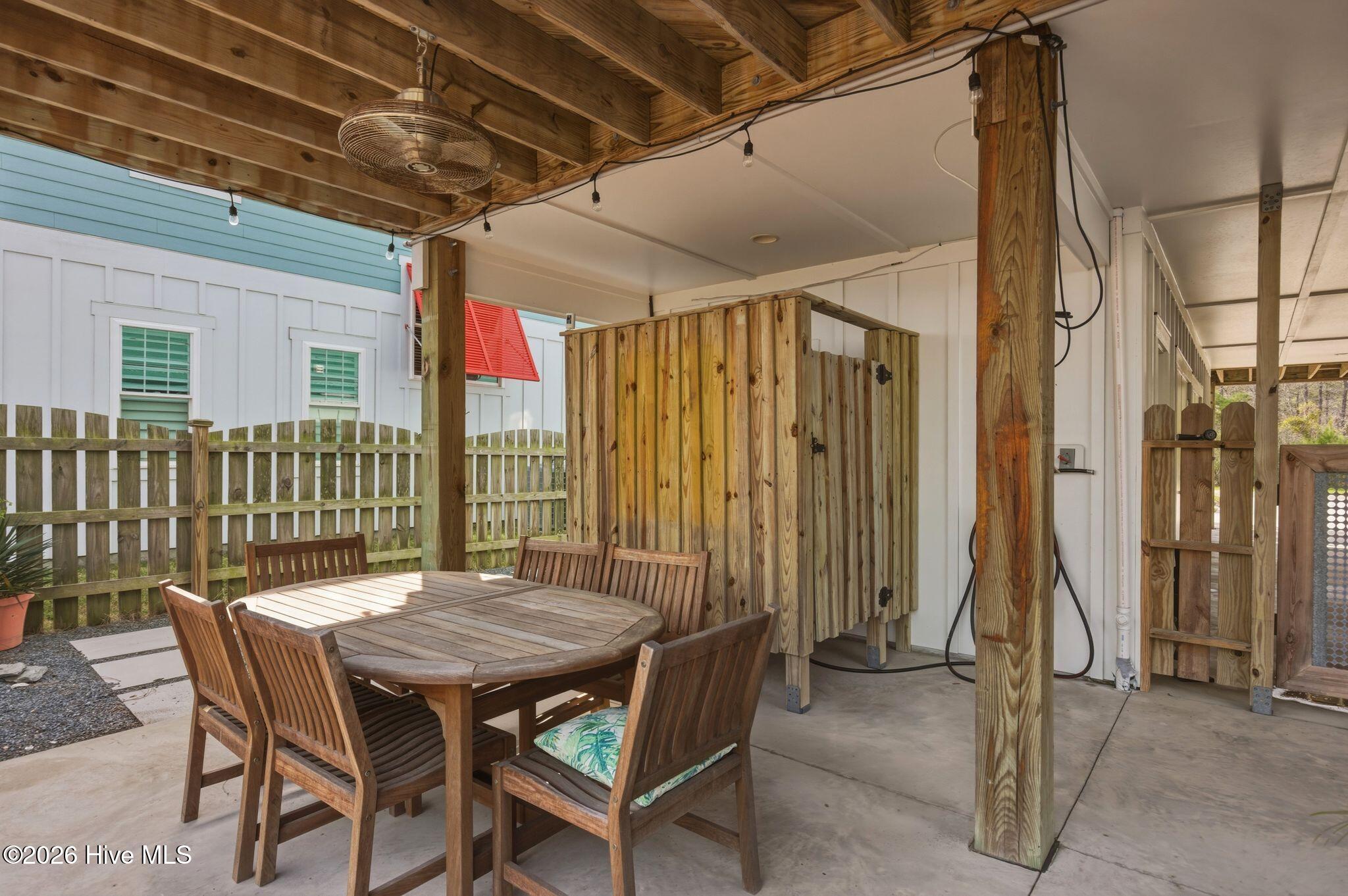 100562049 | Photo 58