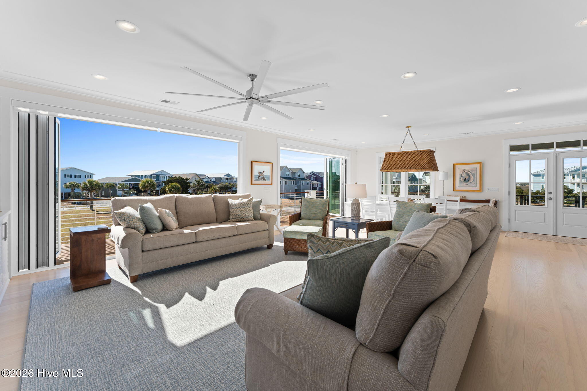 100550371 | Photo 25