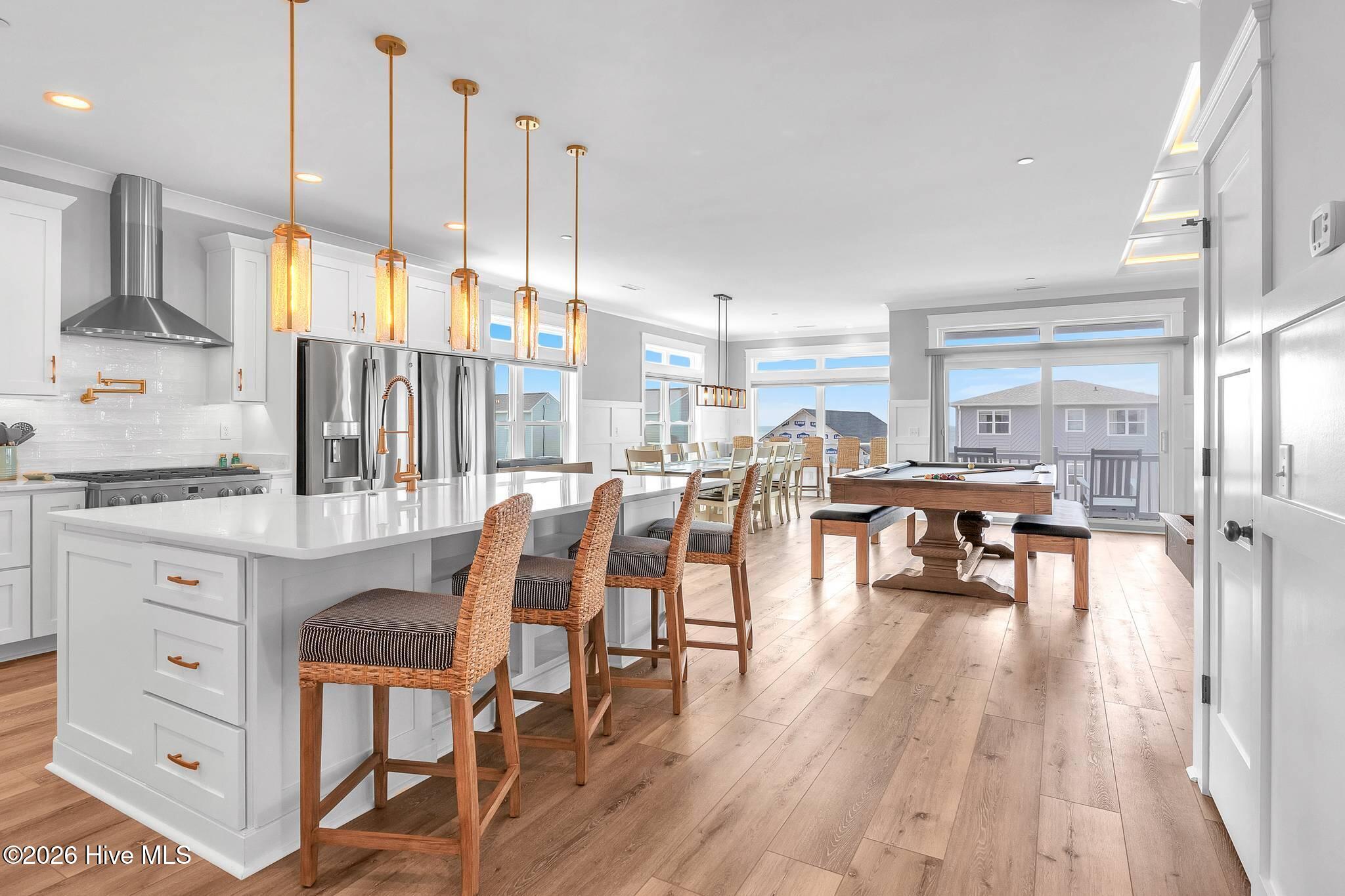 100558345 | Photo 106