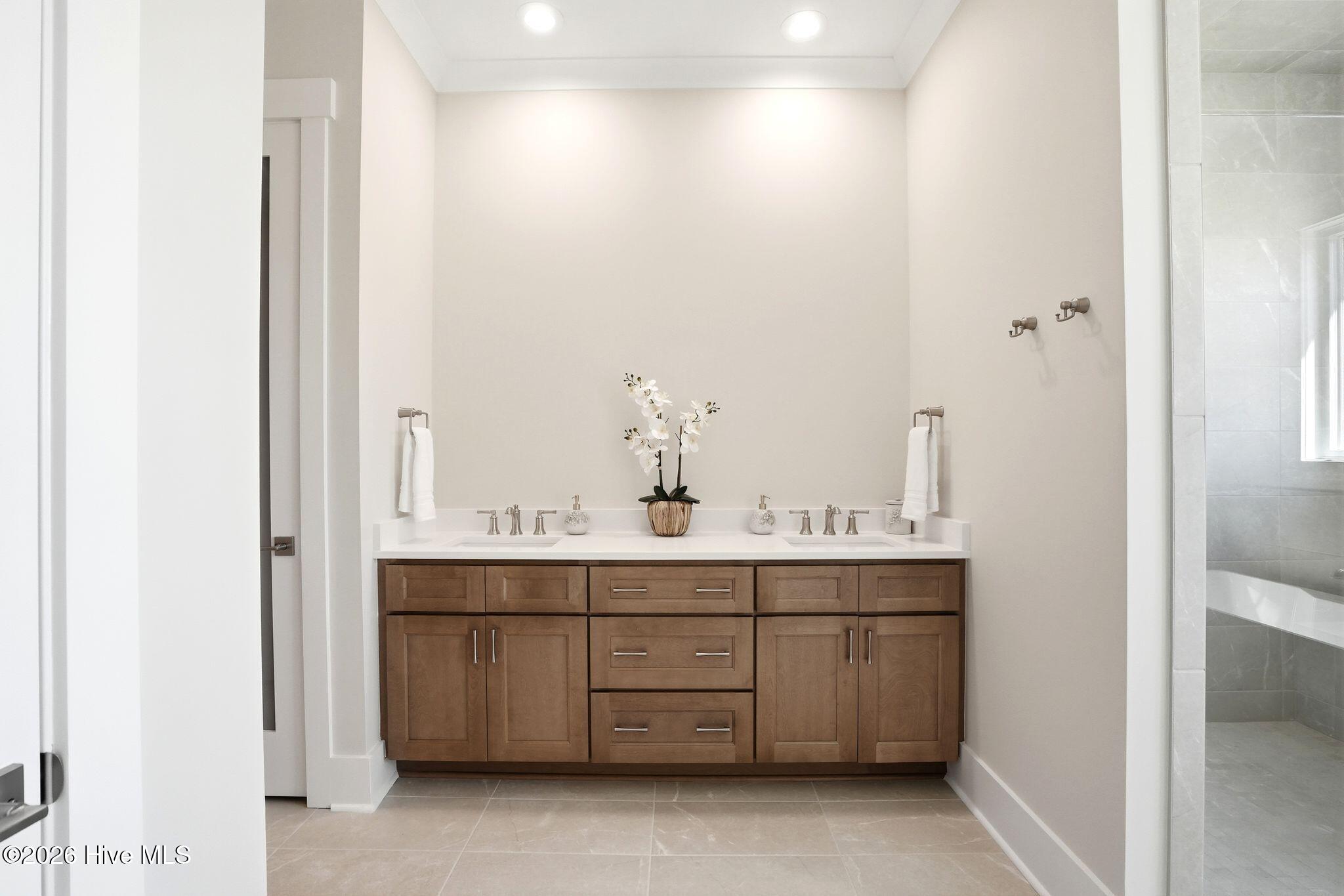 100537171 | Photo 56