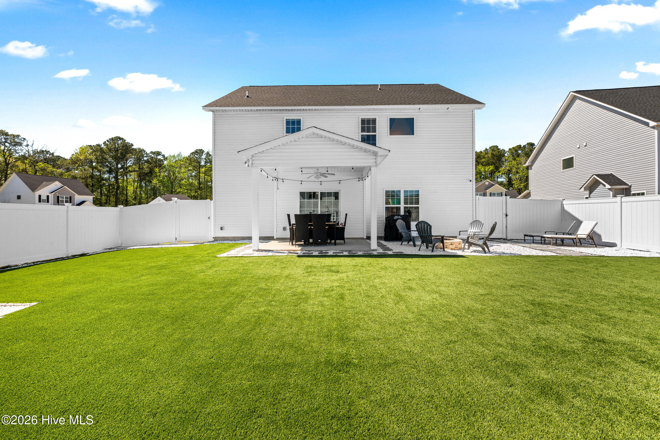 100567296 | Photo 38