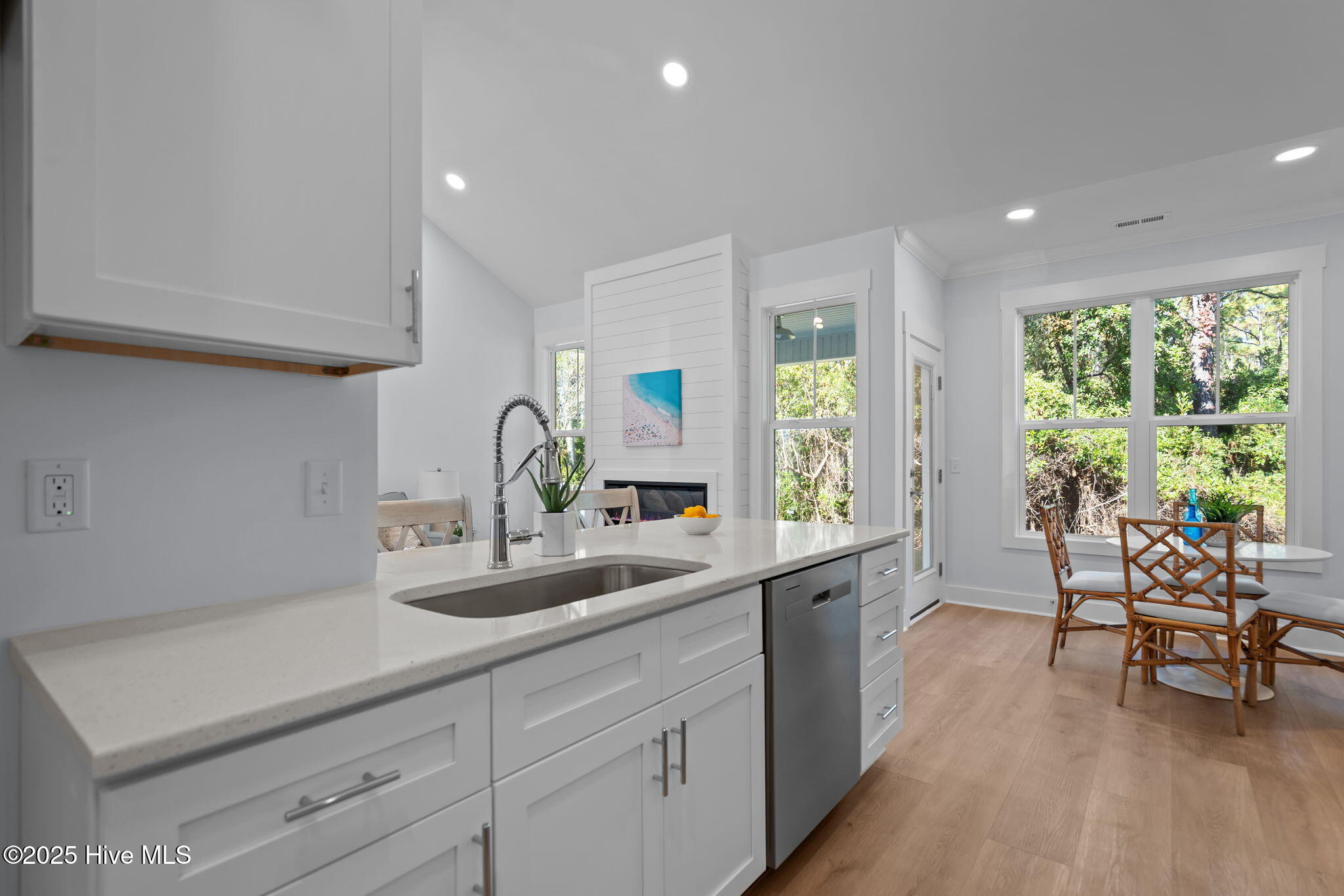 100542016 | Photo 23