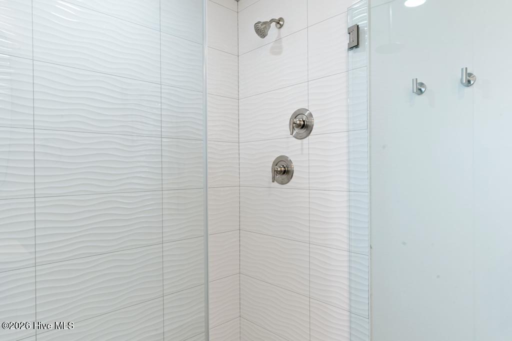 100556593 | Photo 59